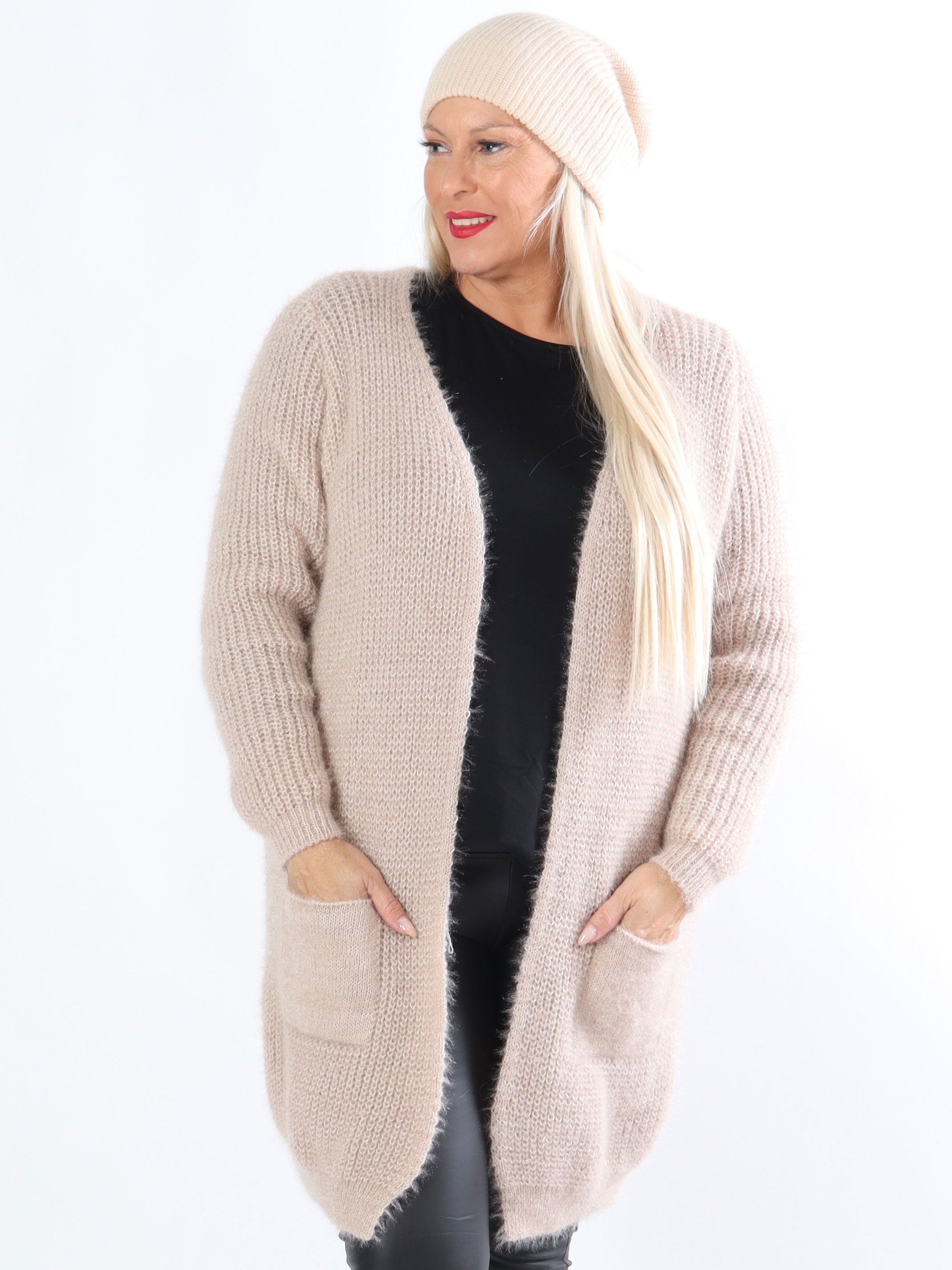 Levy - Sort plus size fluffy cardigan med lommer