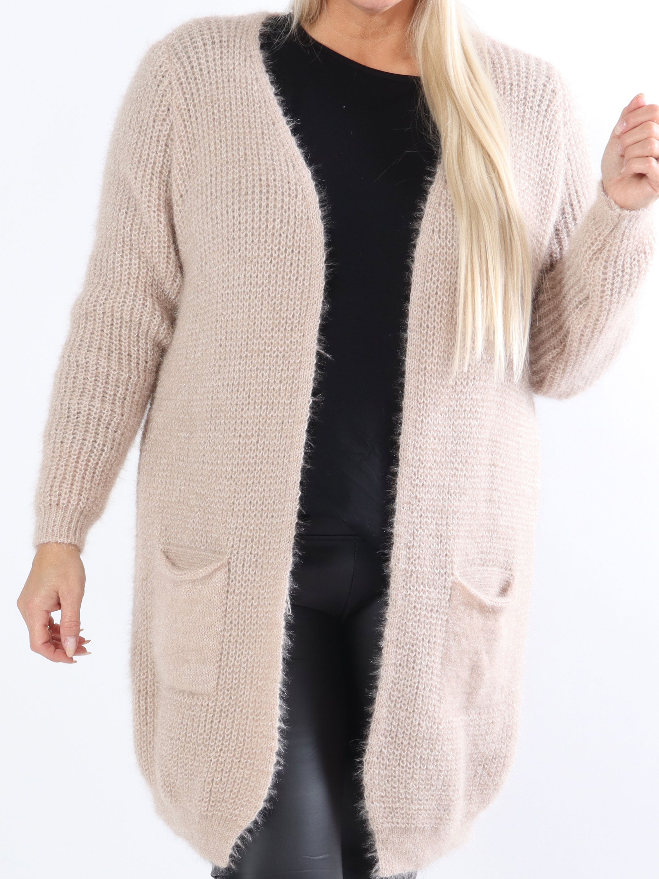 Levy - Sort plus size fluffy cardigan med lommer