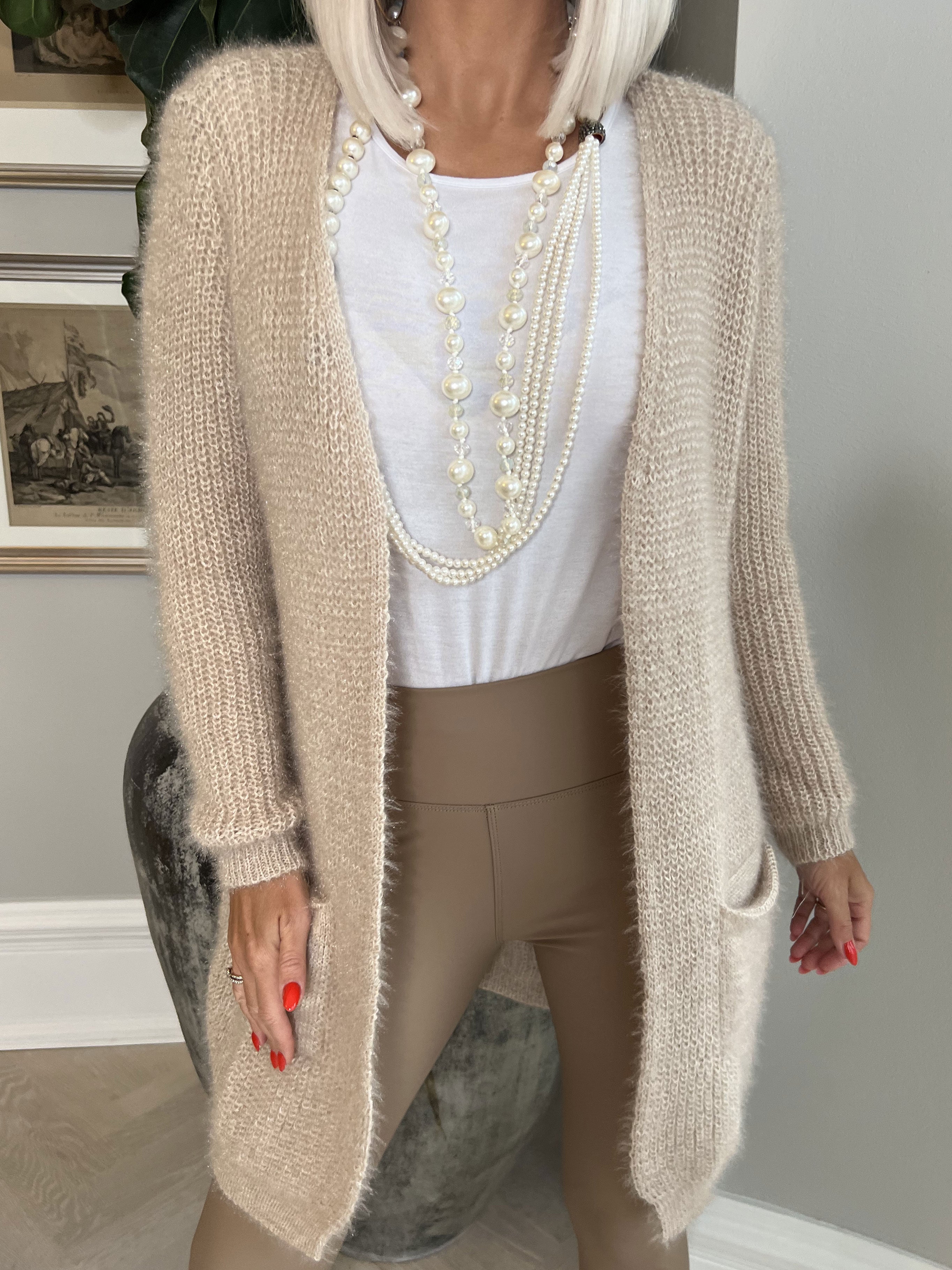 Levy - Fluffy cardigan med lommer