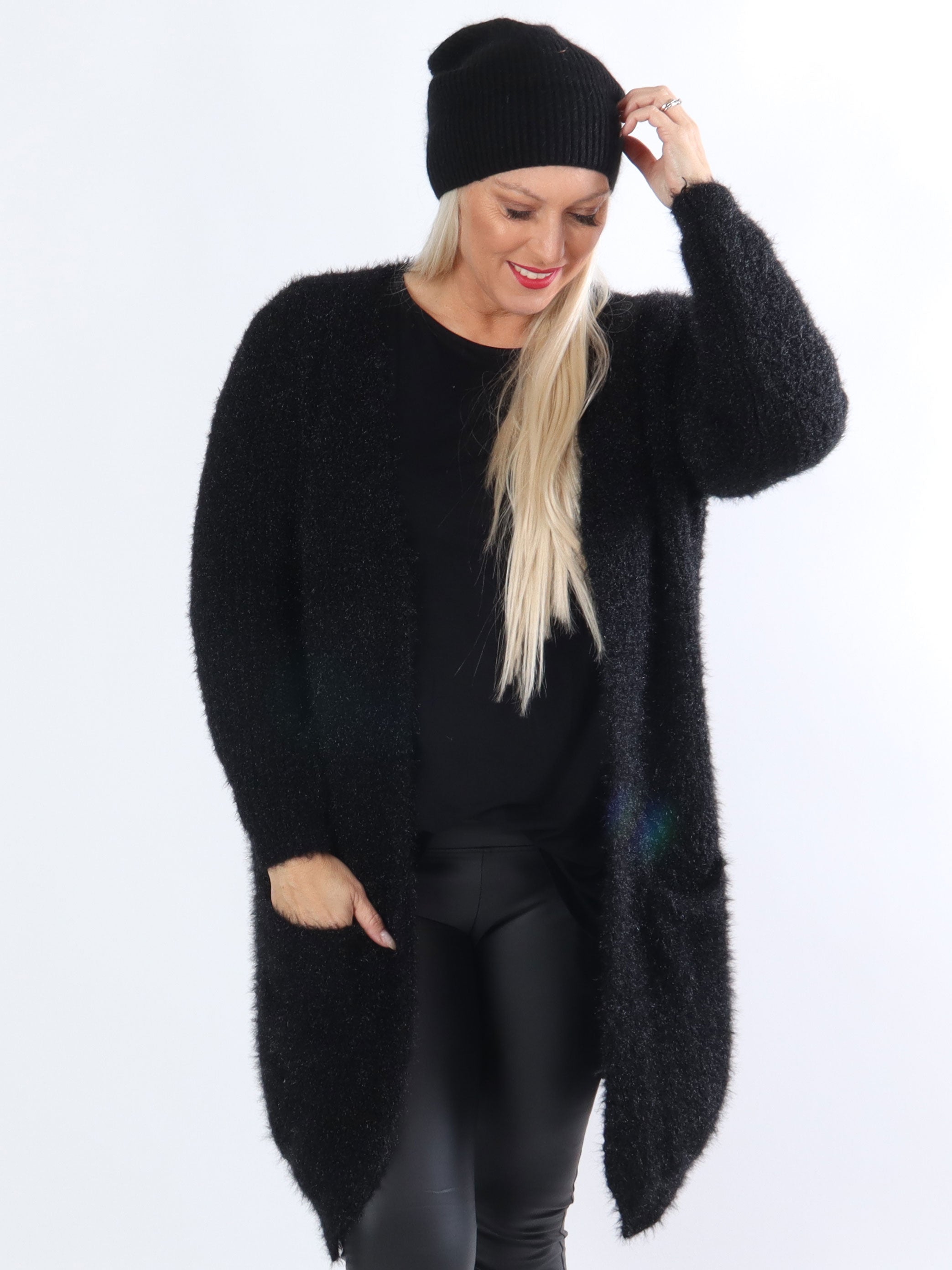 Levy - Sort plus size fluffy cardigan med lommer