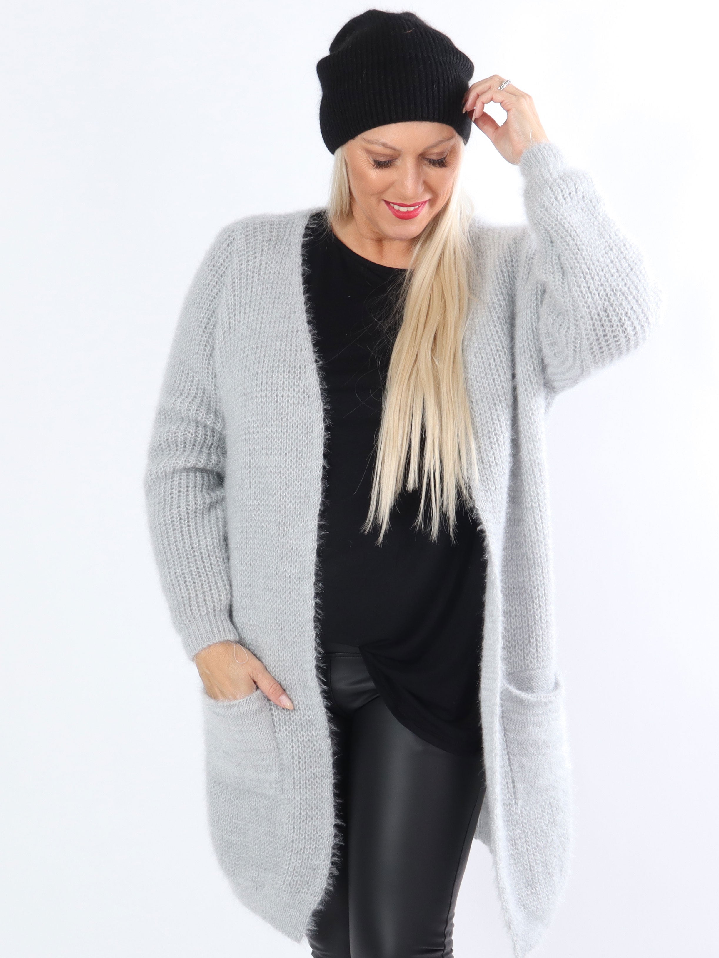 Levy - Sort plus size fluffy cardigan med lommer