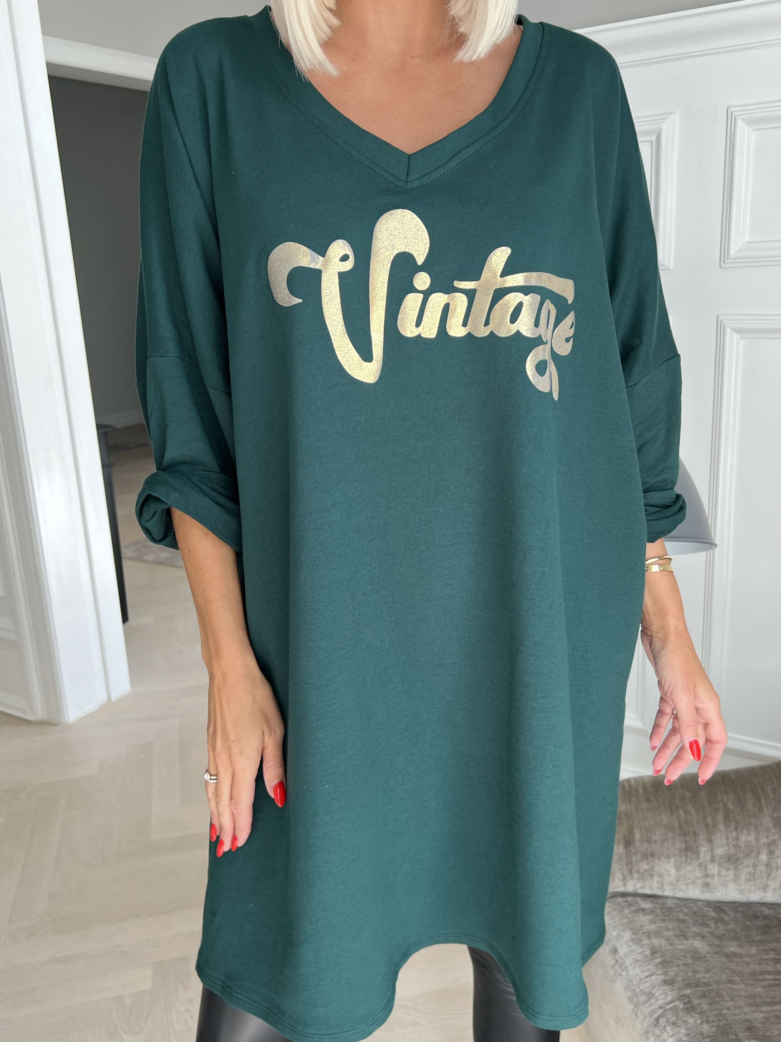 Liana - Joggingkjole med guldskrift