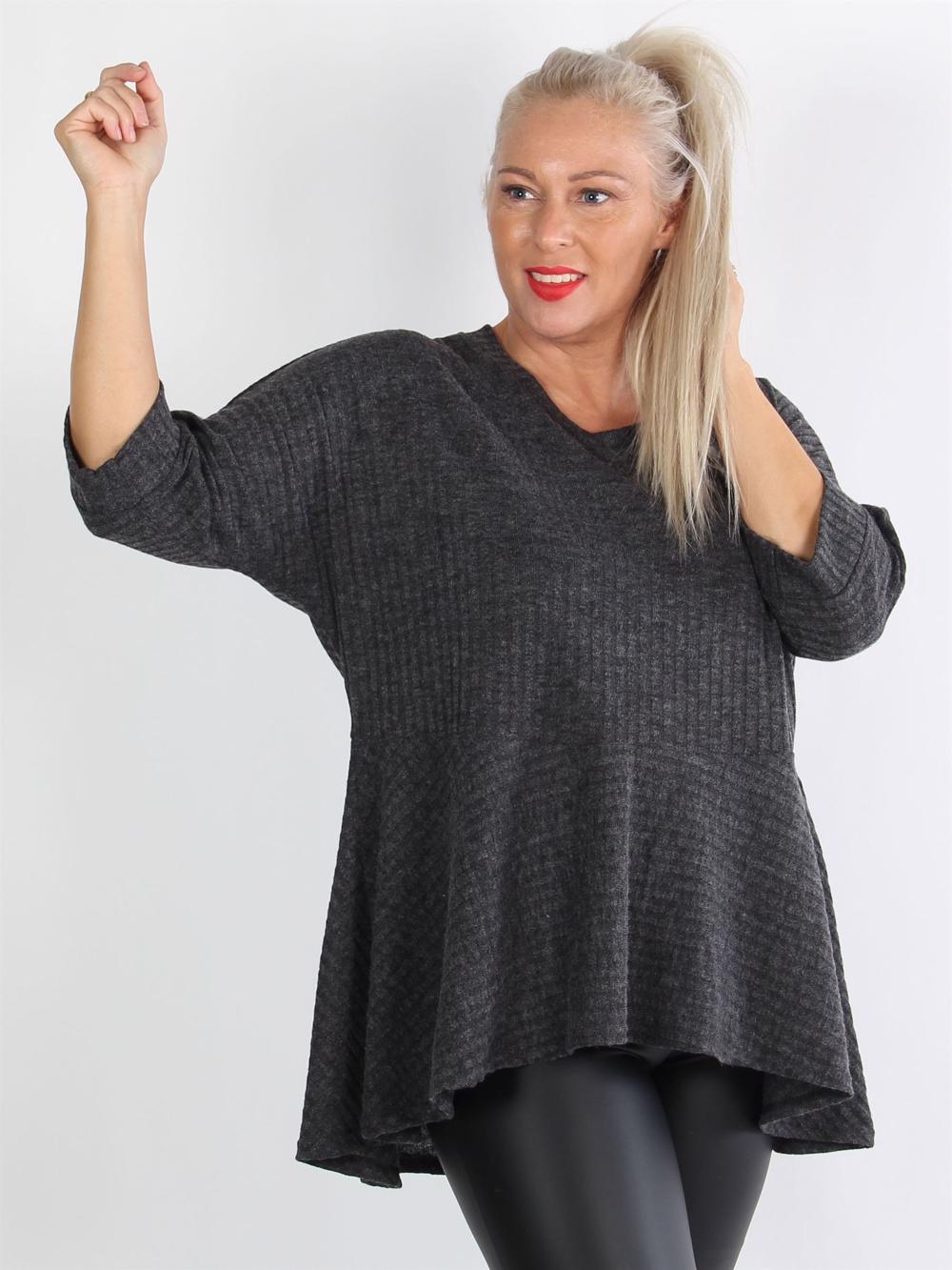 Liguria - Sort bluse med 3/4 ærmer og sødt skød