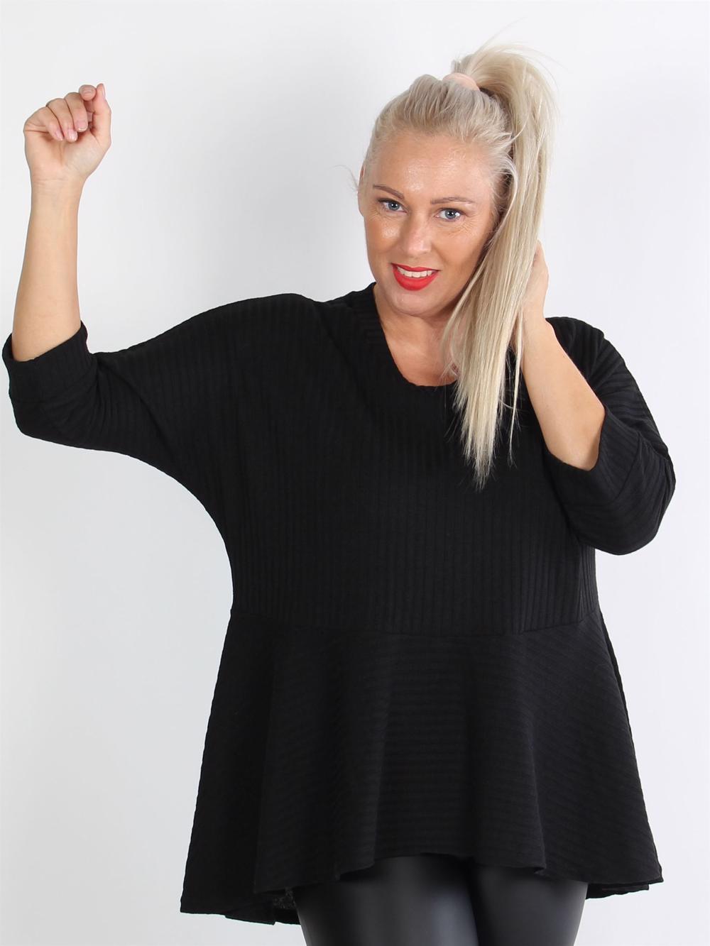Liguria - Sort bluse med 3/4 ærmer og sødt skød