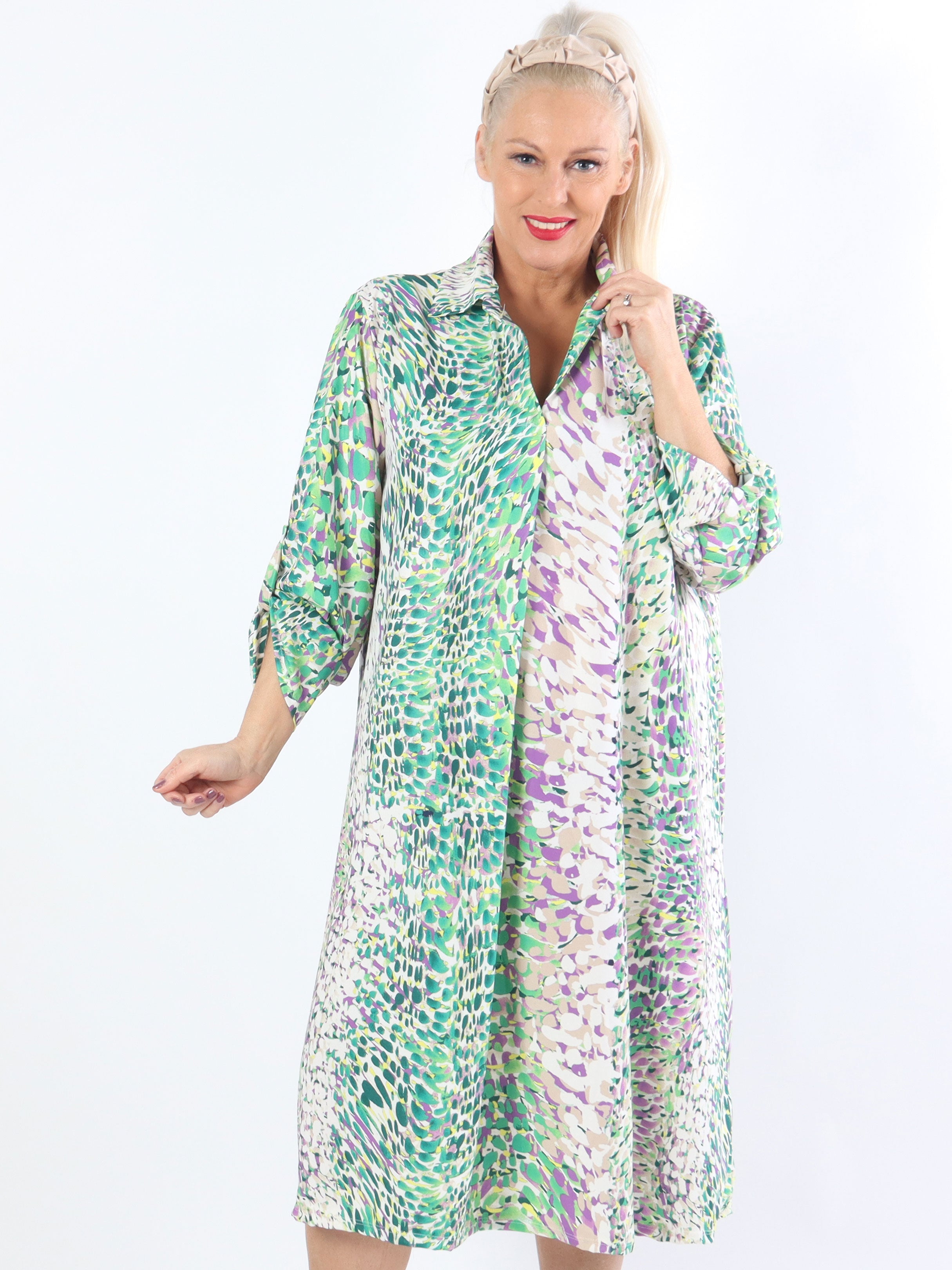 Lilly - Sød mønstret plus size kjole med skjortekrave