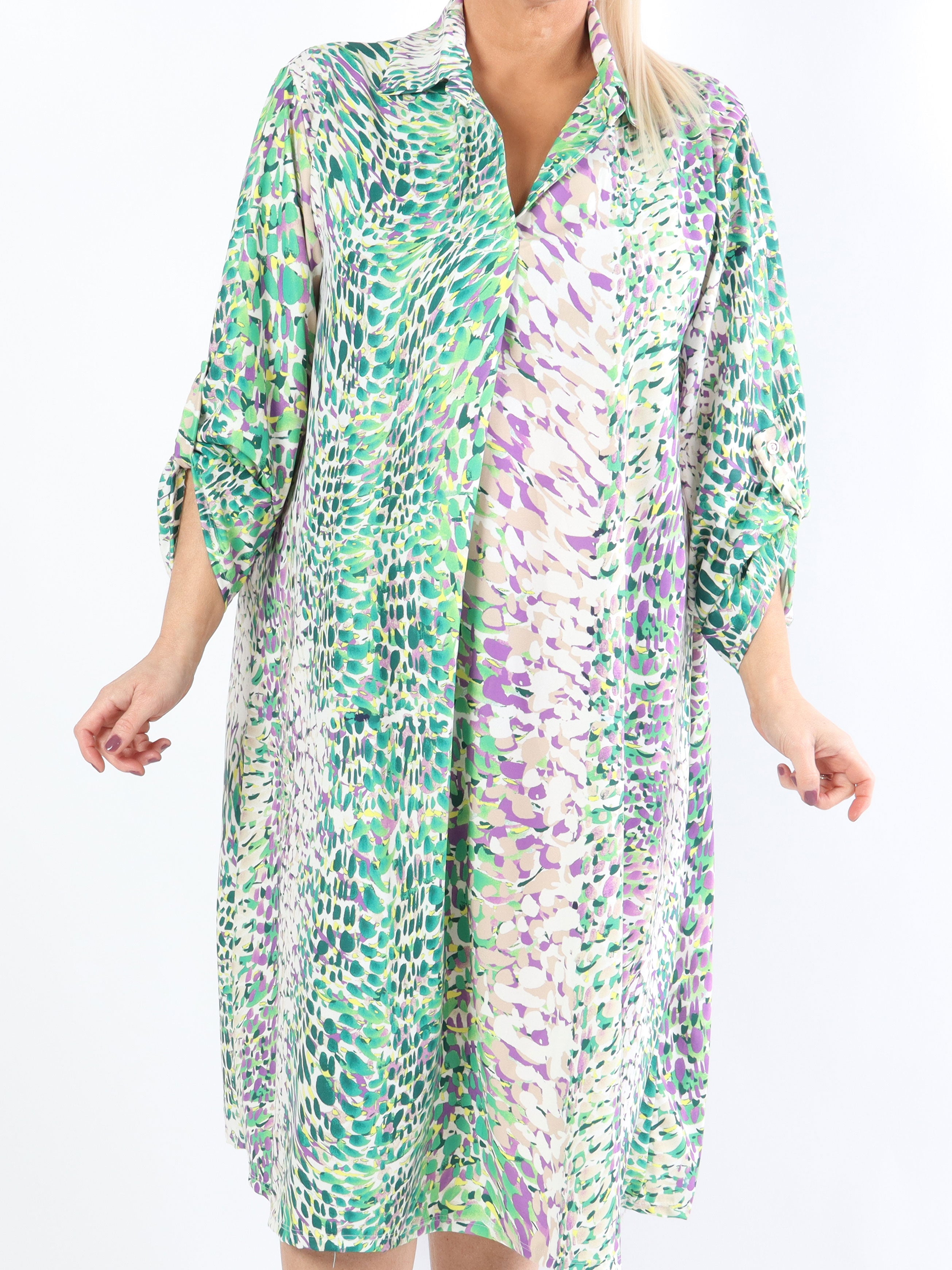 Lilly - Sød mønstret plus size kjole med skjortekrave