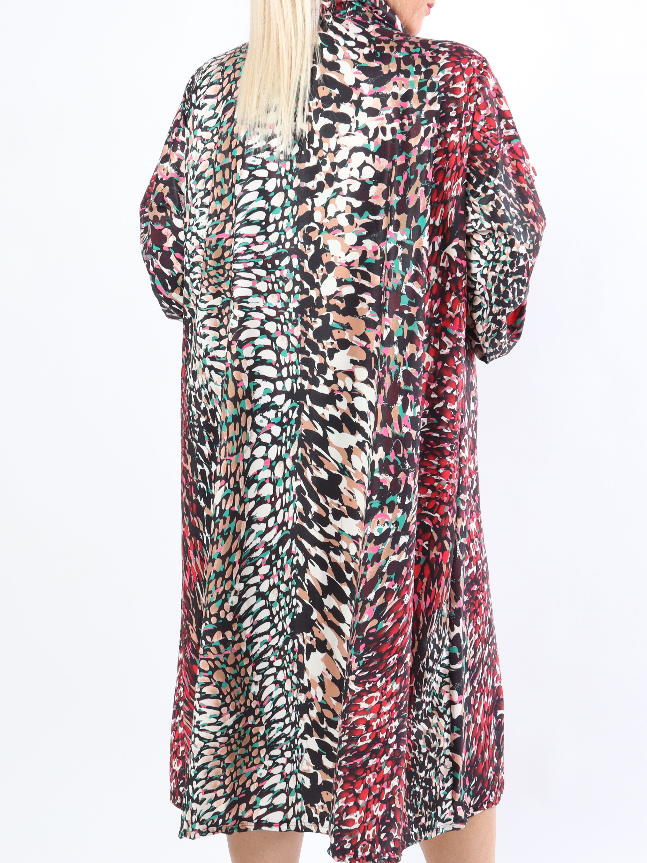 Lilly - Sød mønstret plus size kjole med skjortekrave