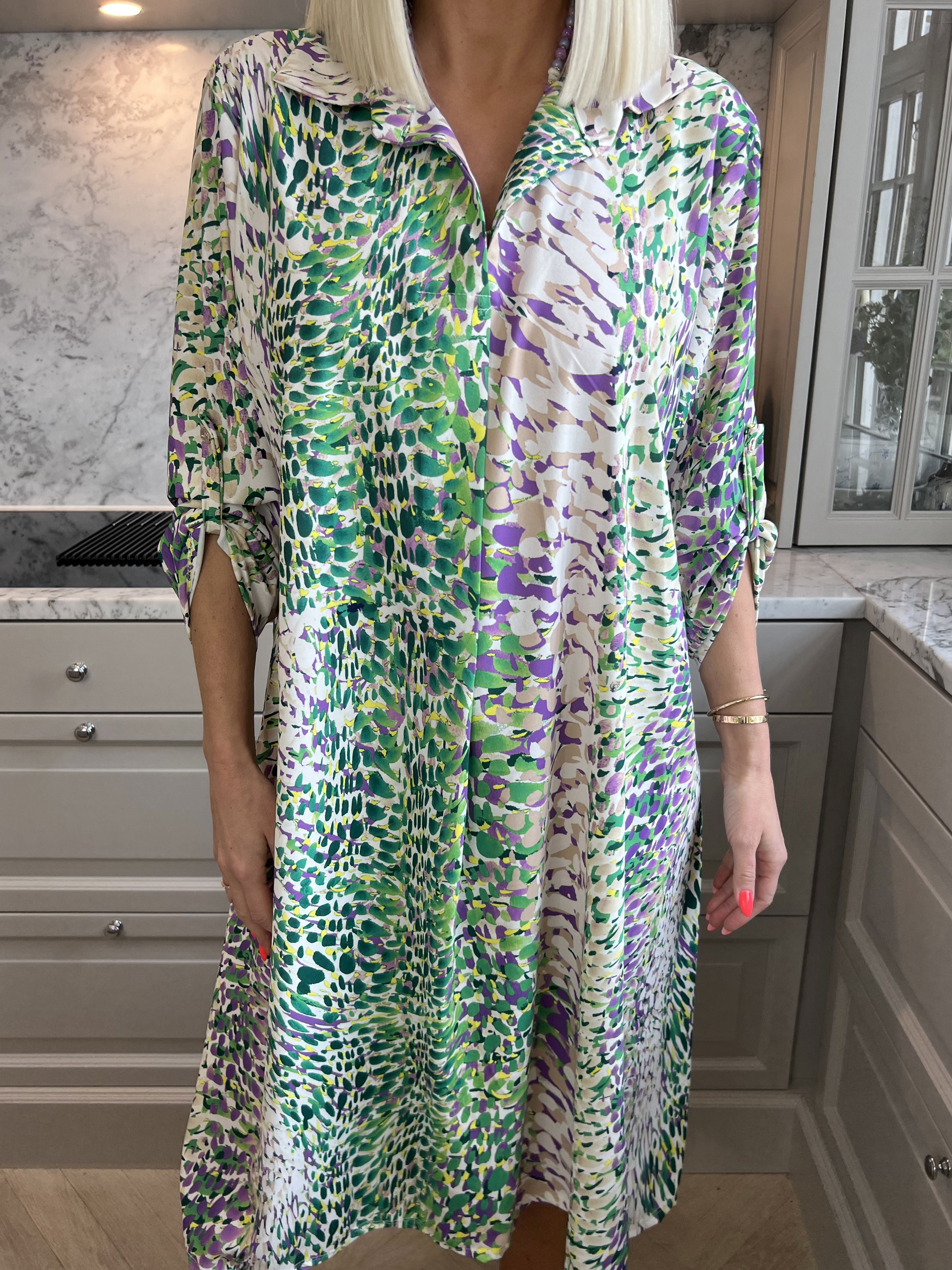 Lilly - Sød mønstret kjole med skjortekrave