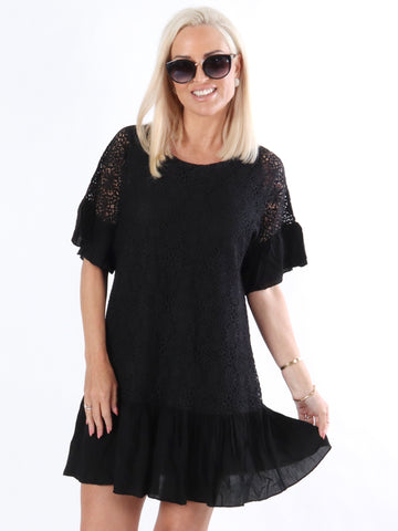 Lilly - Blonde kjole med søde flæsedetaljer