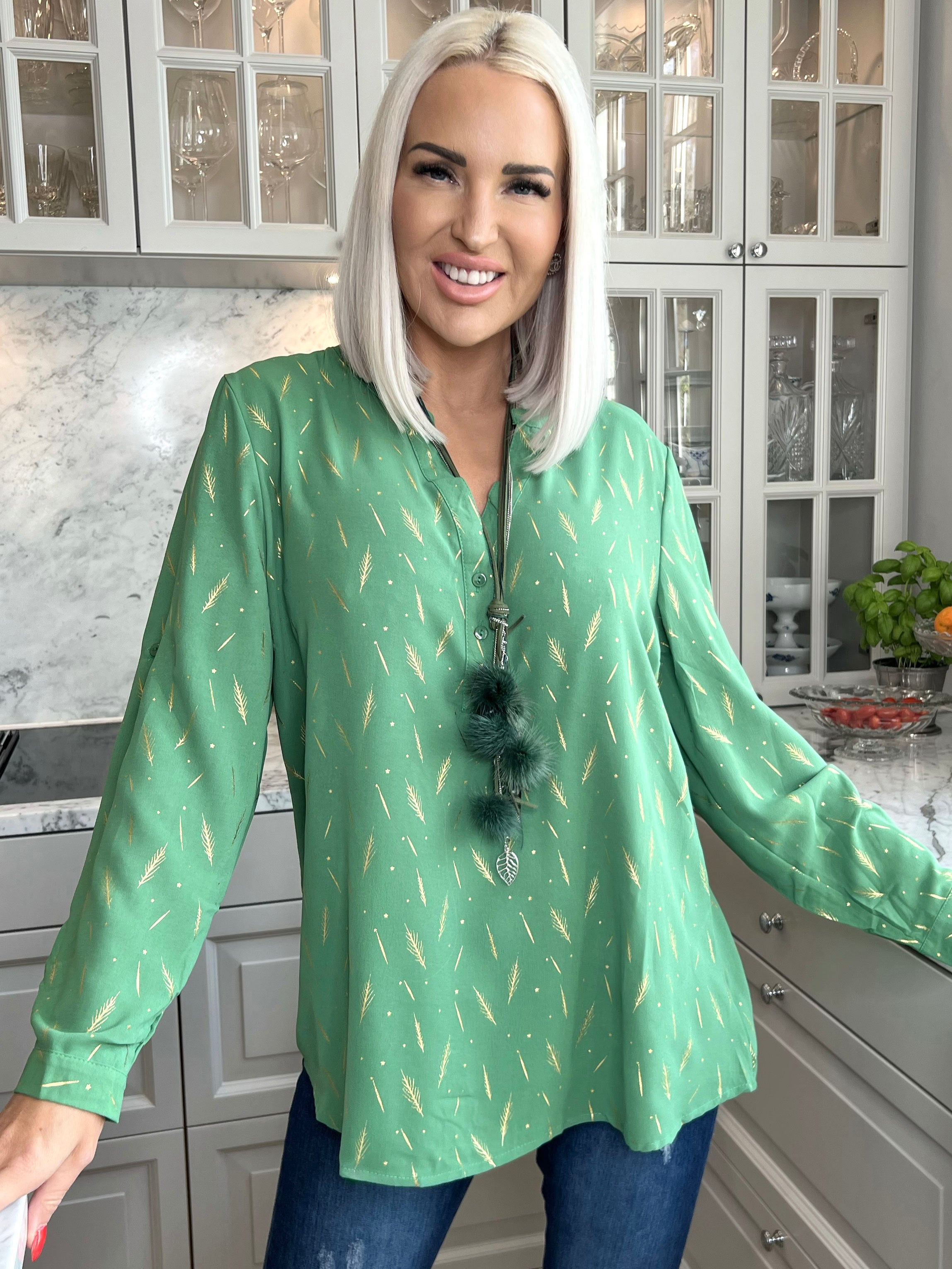 Lina - Fin skjorte med gulddetaljer