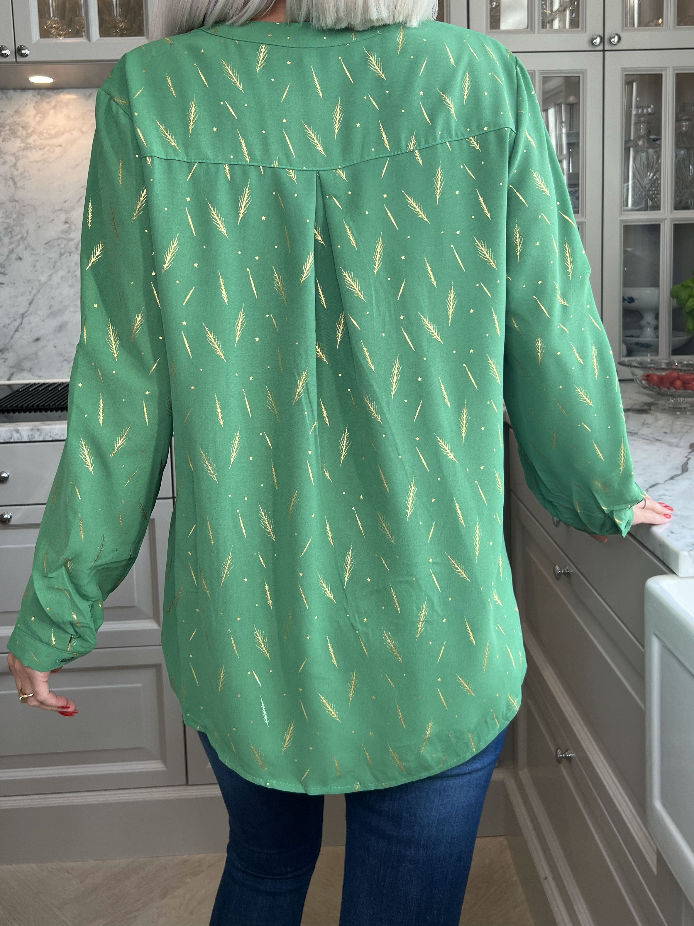Lina - Fin skjorte med gulddetaljer