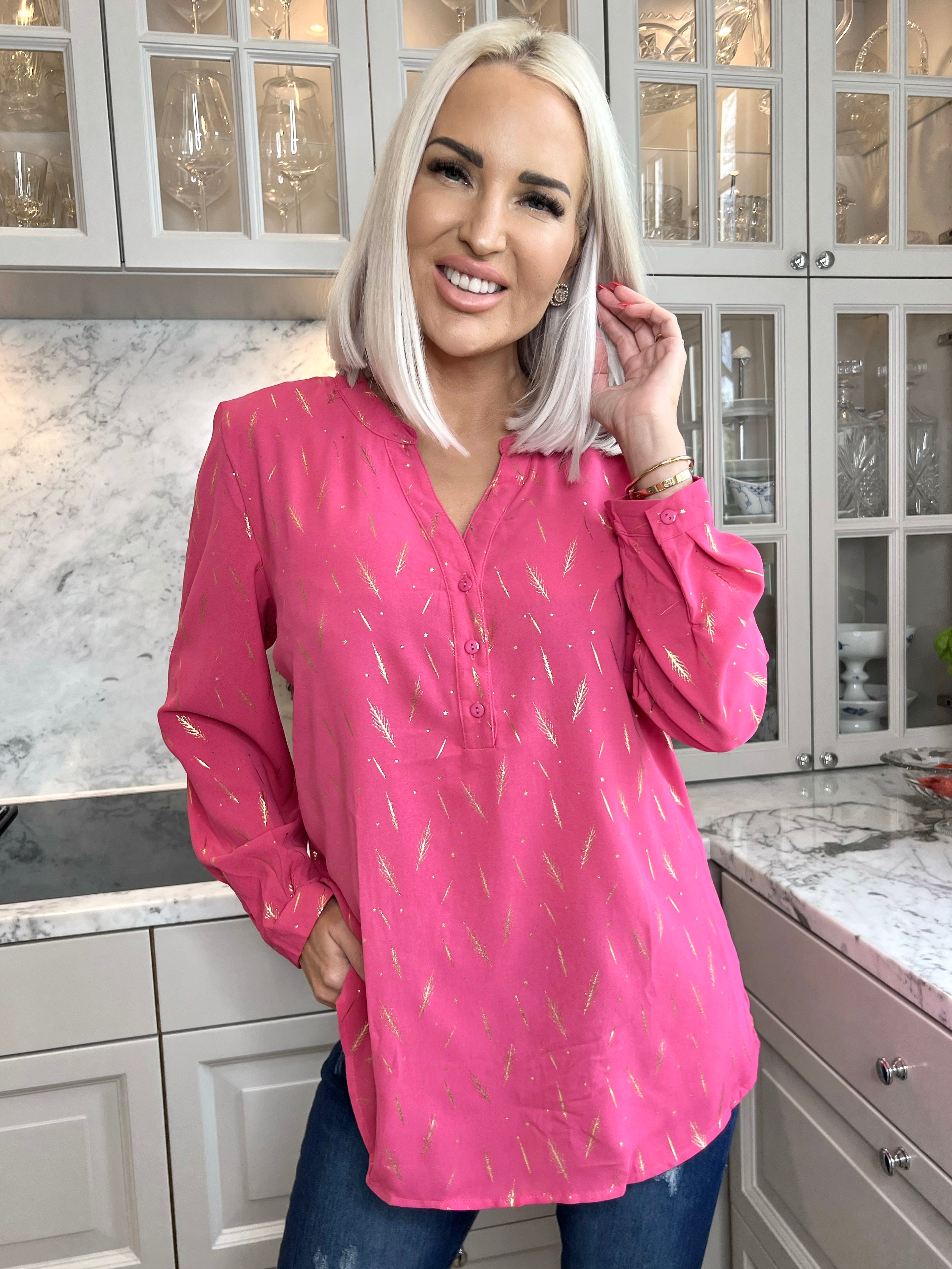Lina - Fin skjorte med gulddetaljer