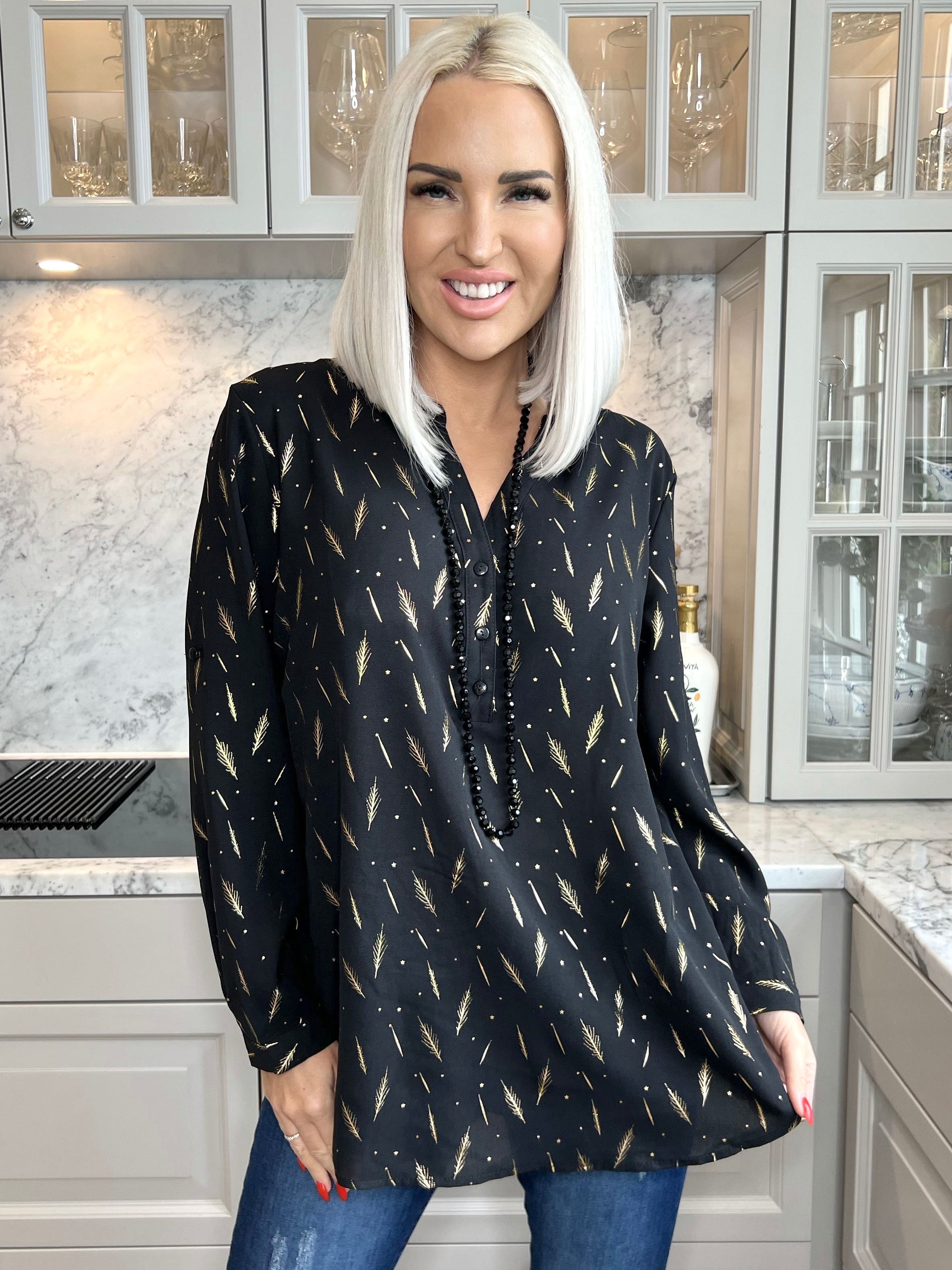 Lina - Fin skjorte med gulddetaljer