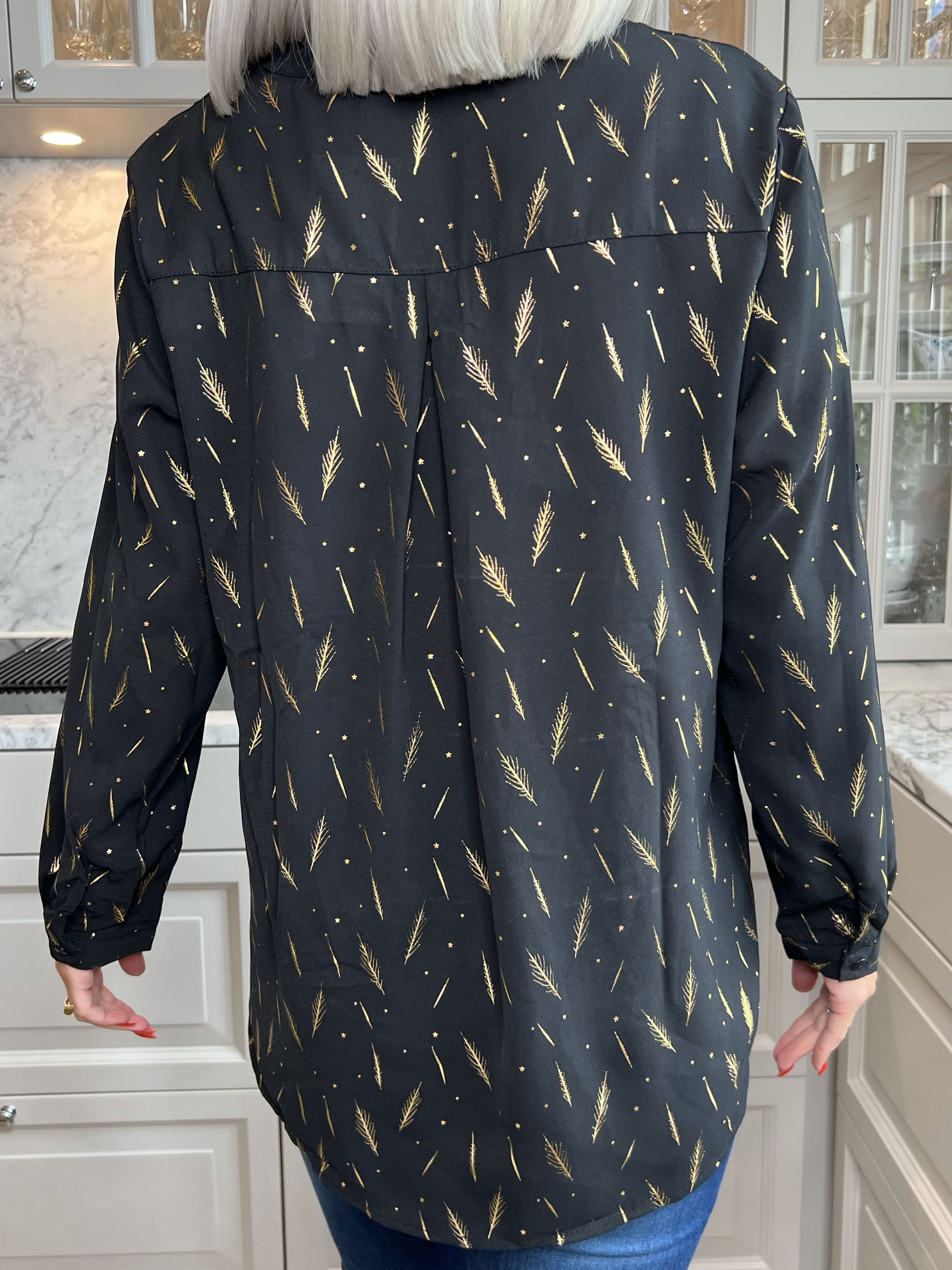 Lina - Fin skjorte med gulddetaljer