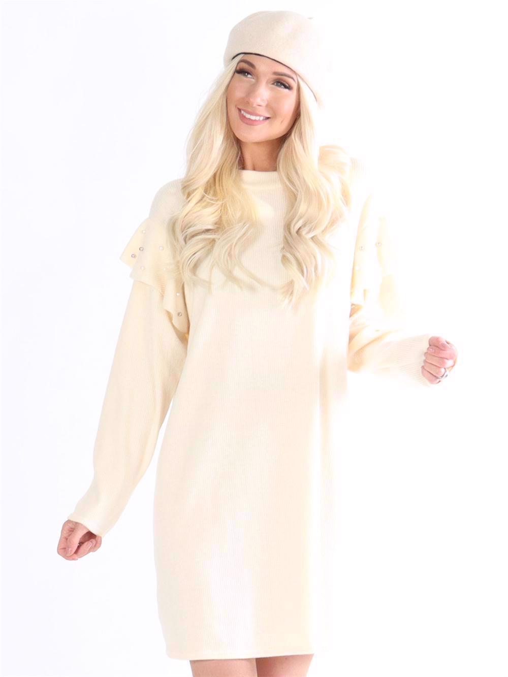 Linda - Blød kjole med perler og flæser