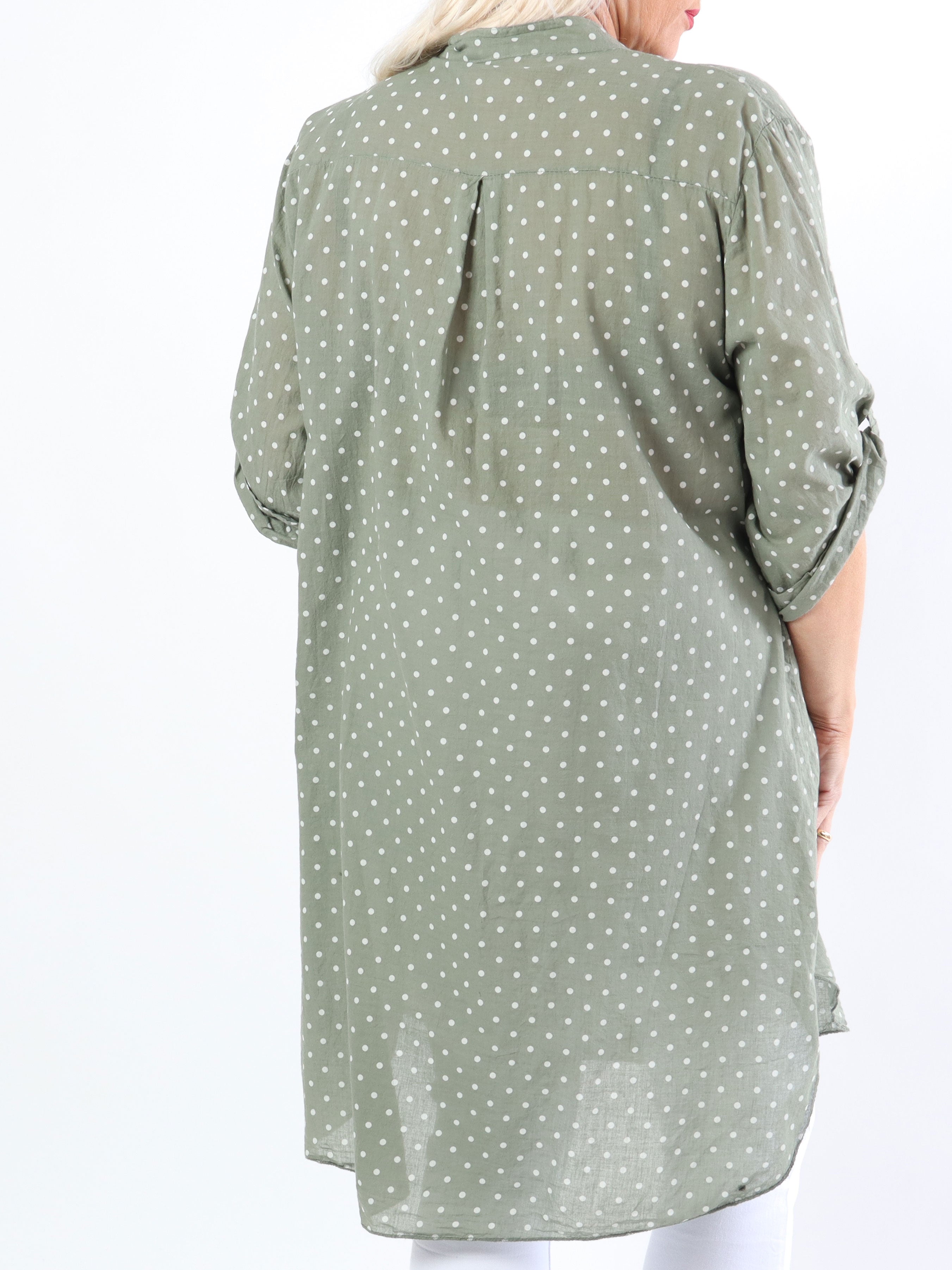 Linda - Plus size skjorte i bomuld med små prikker