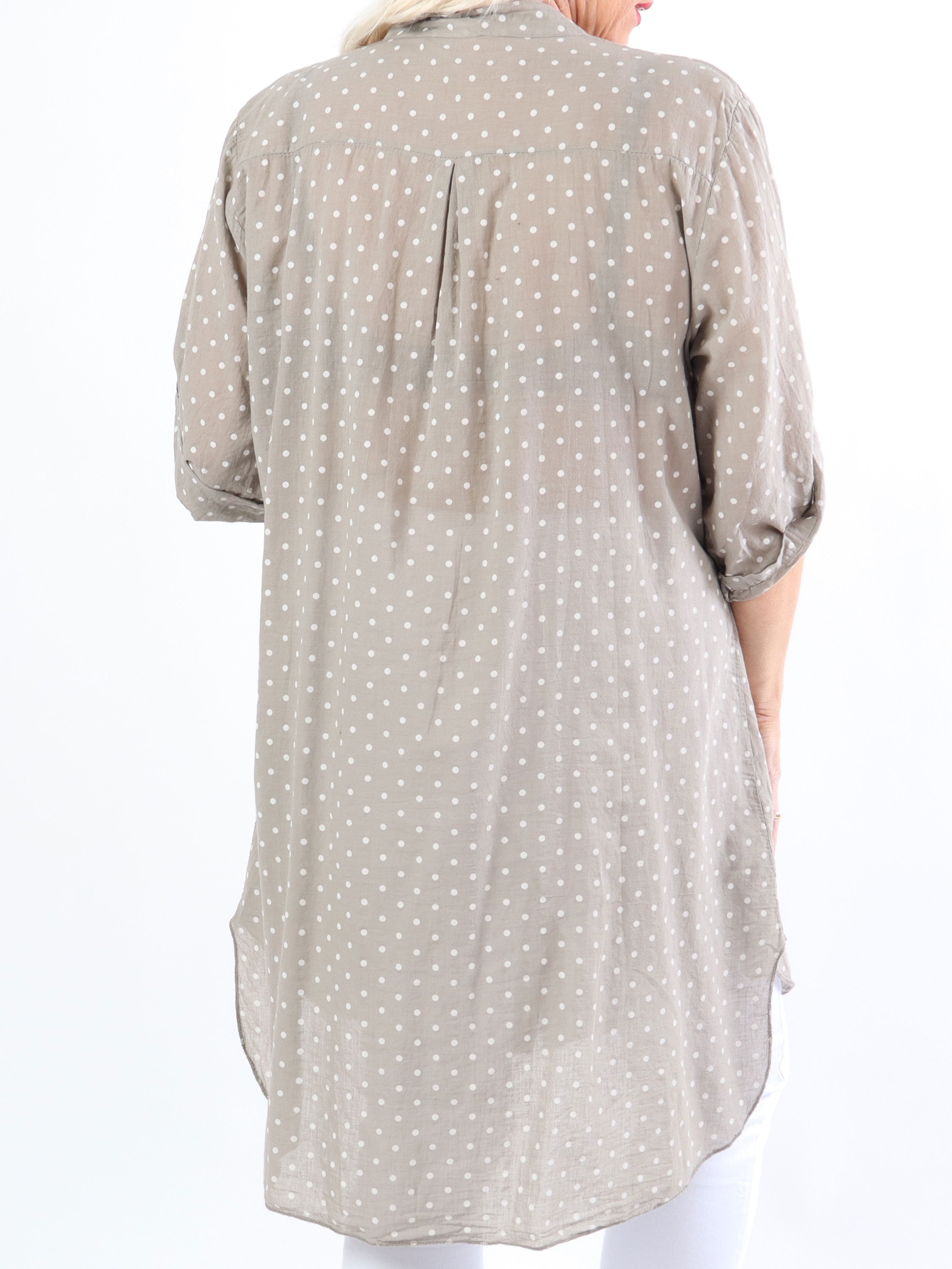 Linda - Plus size skjorte i bomuld med små prikker