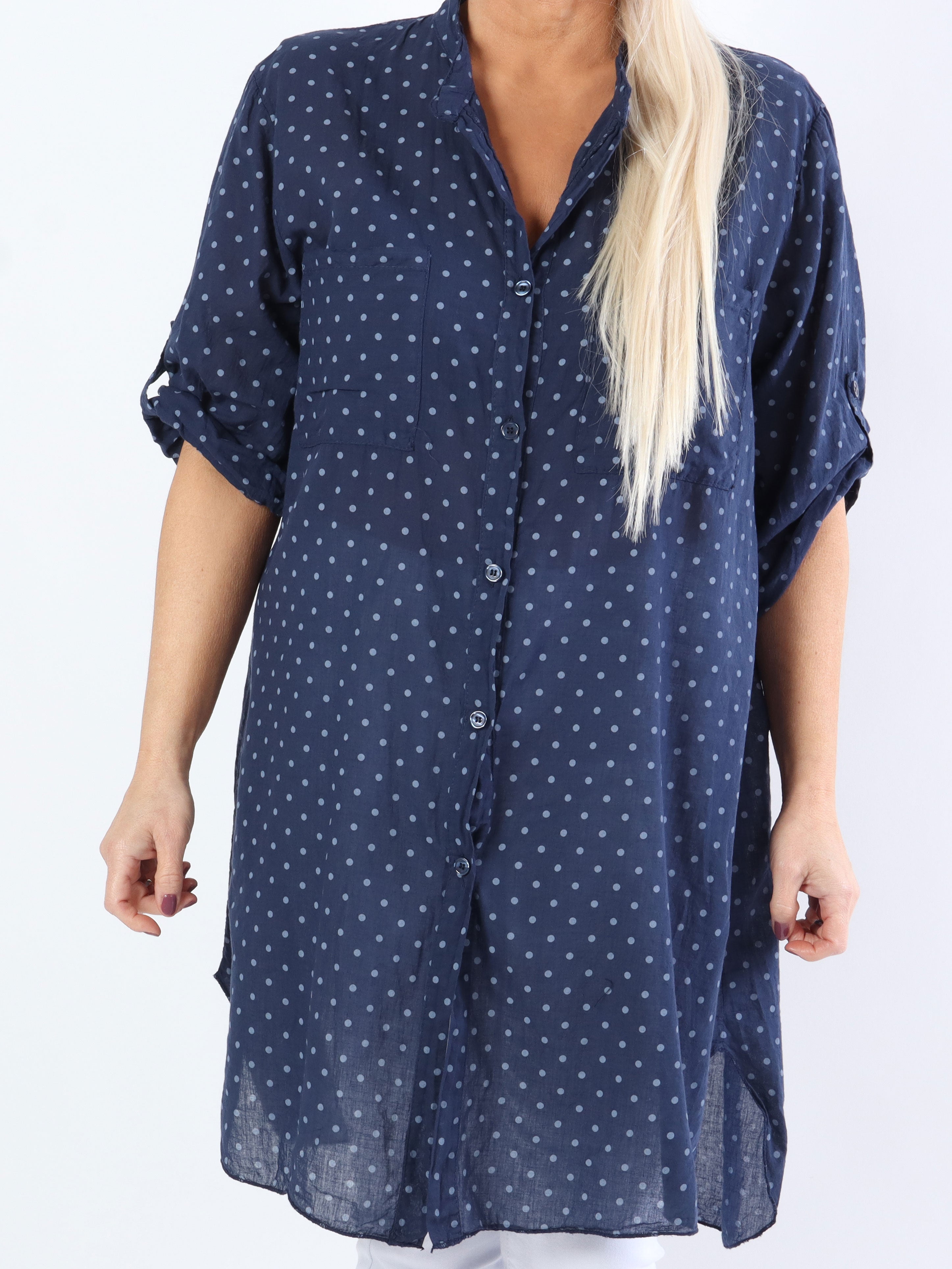 Linda - Plus size skjorte i bomuld med små prikker