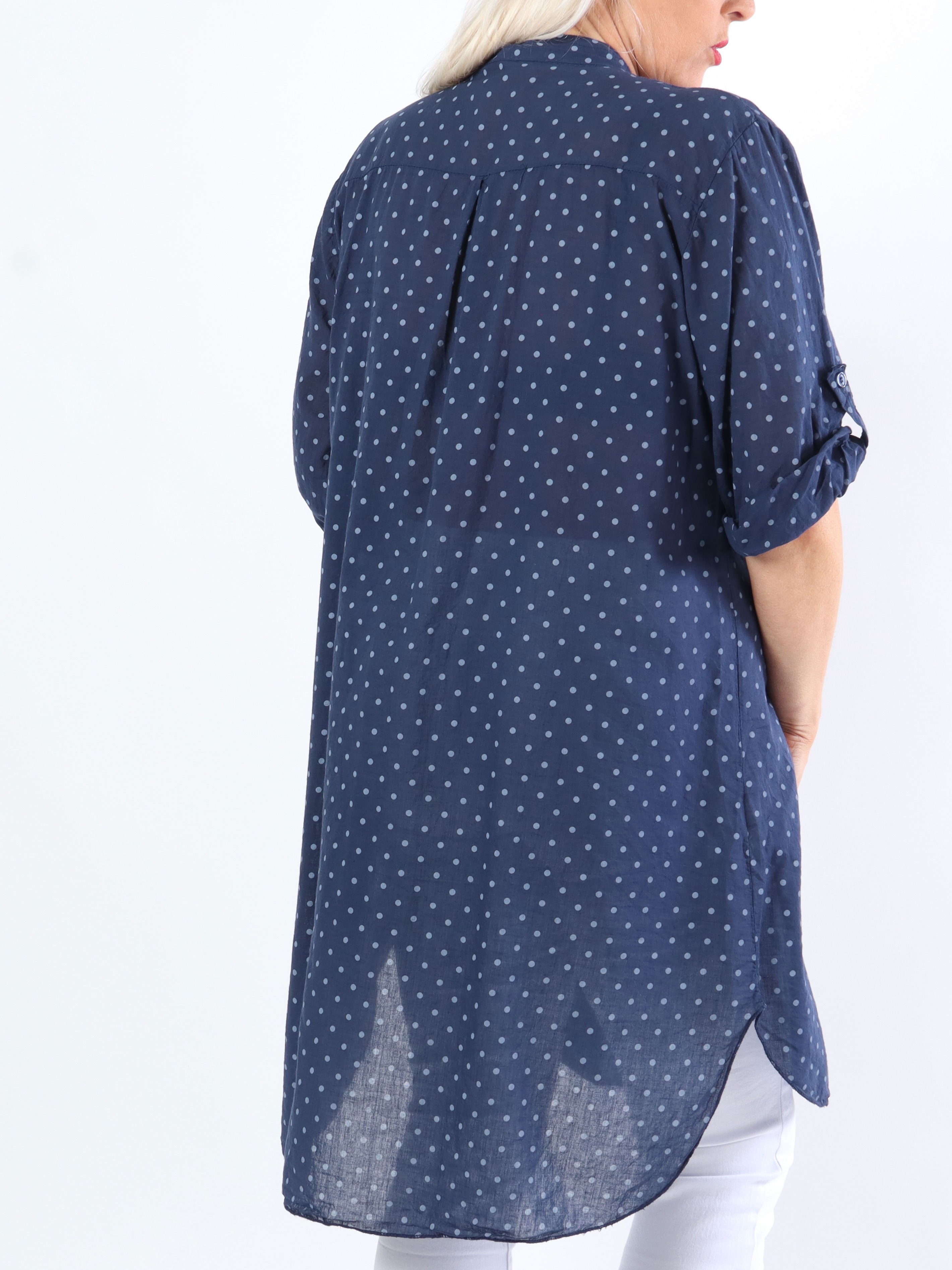 Linda - Plus size skjorte i bomuld med små prikker