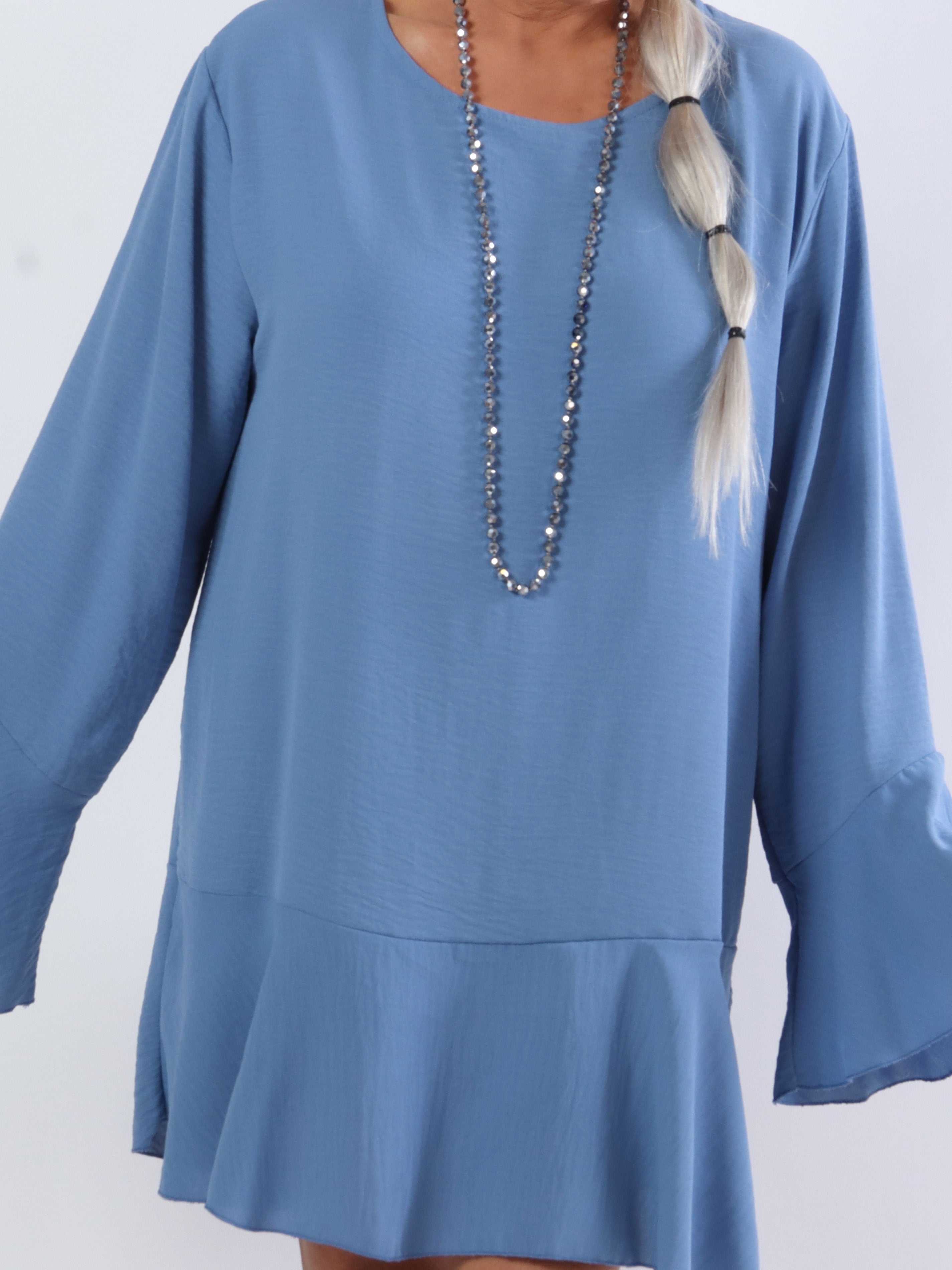 Linja - Plus size bluse med flæse på ærmet