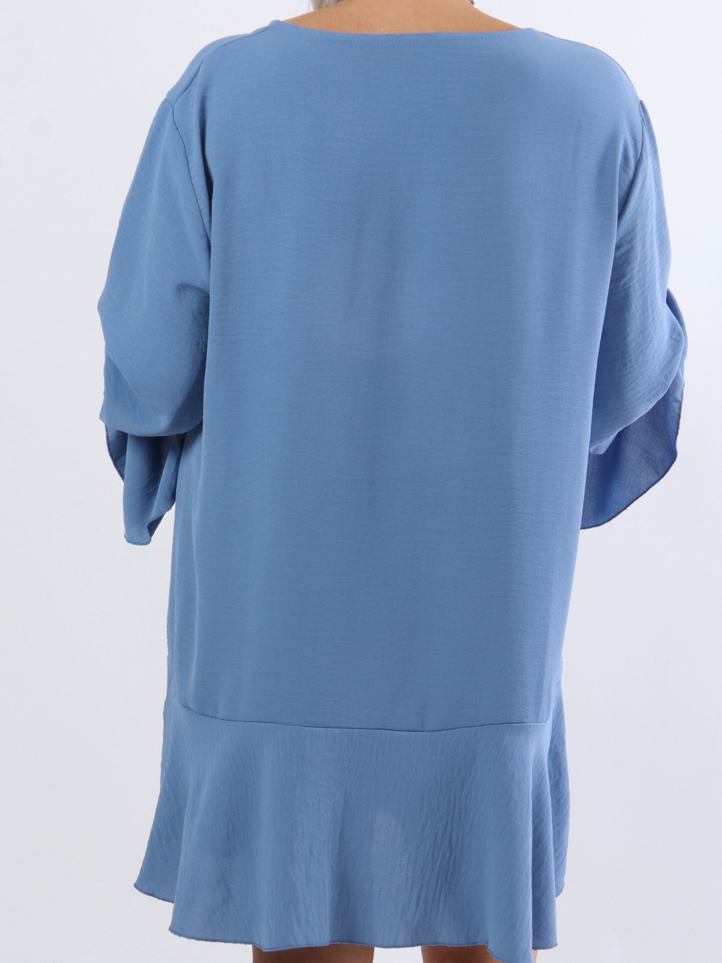 Linja - Plus size bluse med flæse på ærmet