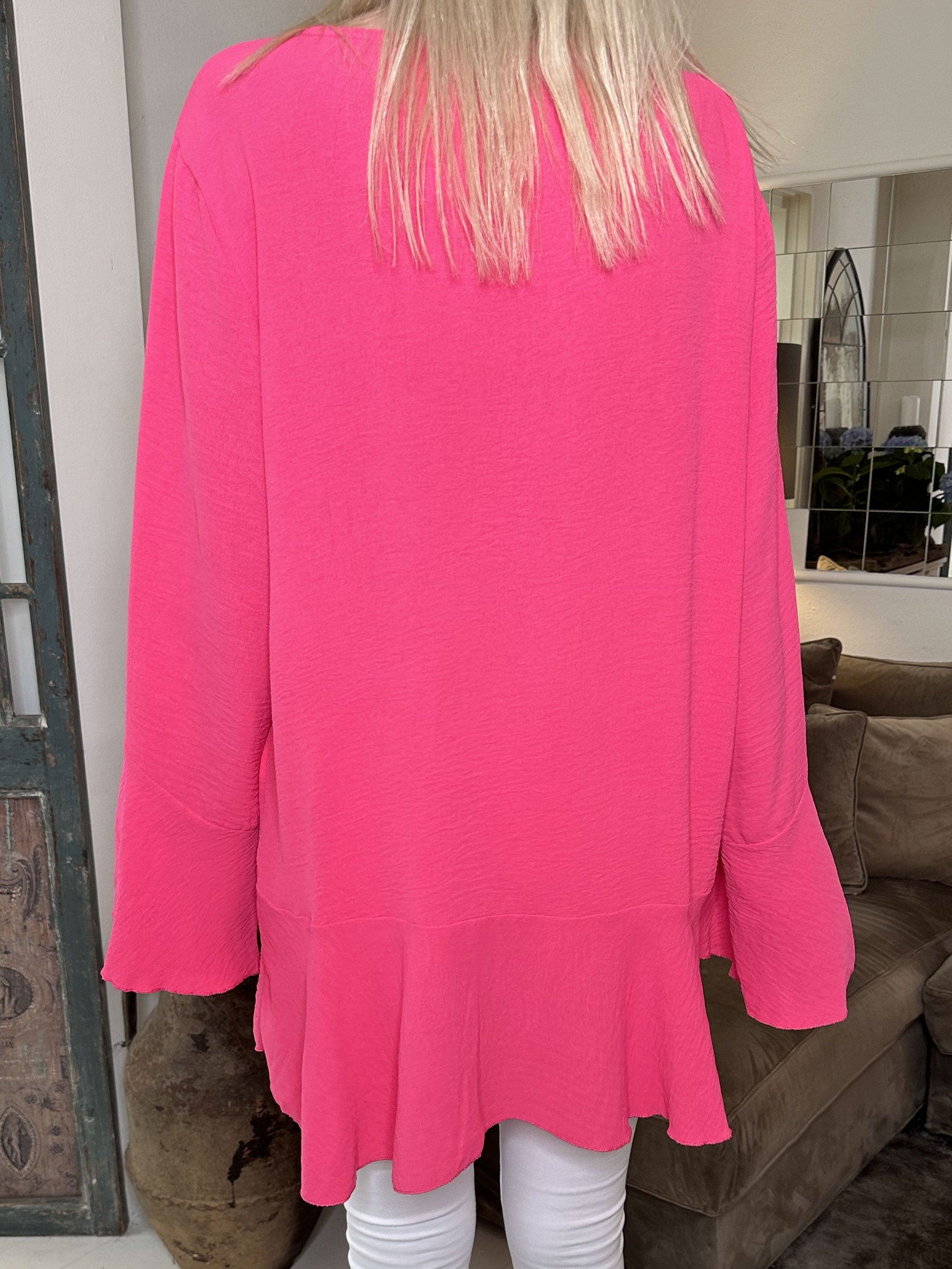 Linja - Sød bluse med flæs på ærmet