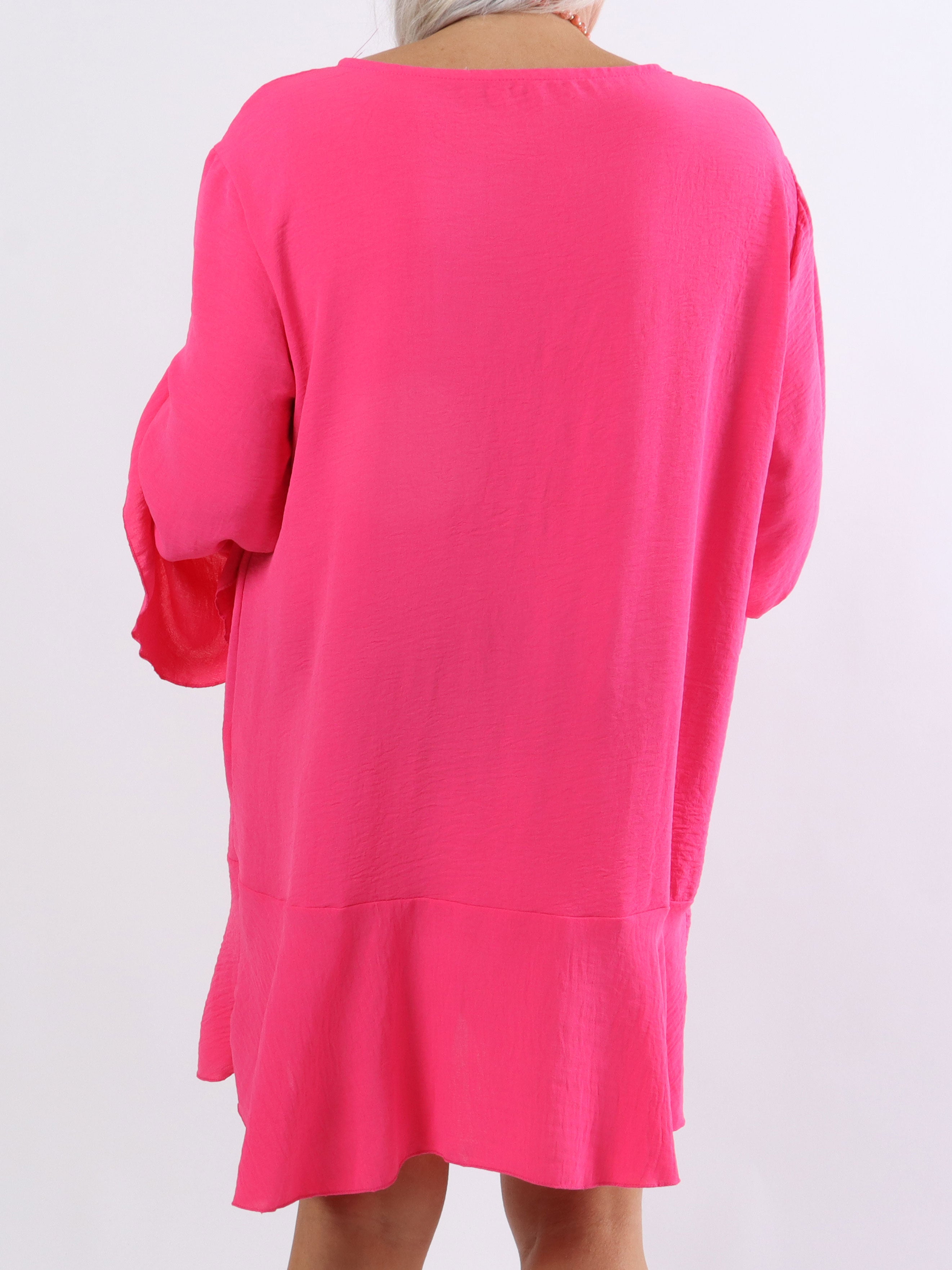 Linja - Plus size bluse med flæse på ærmet