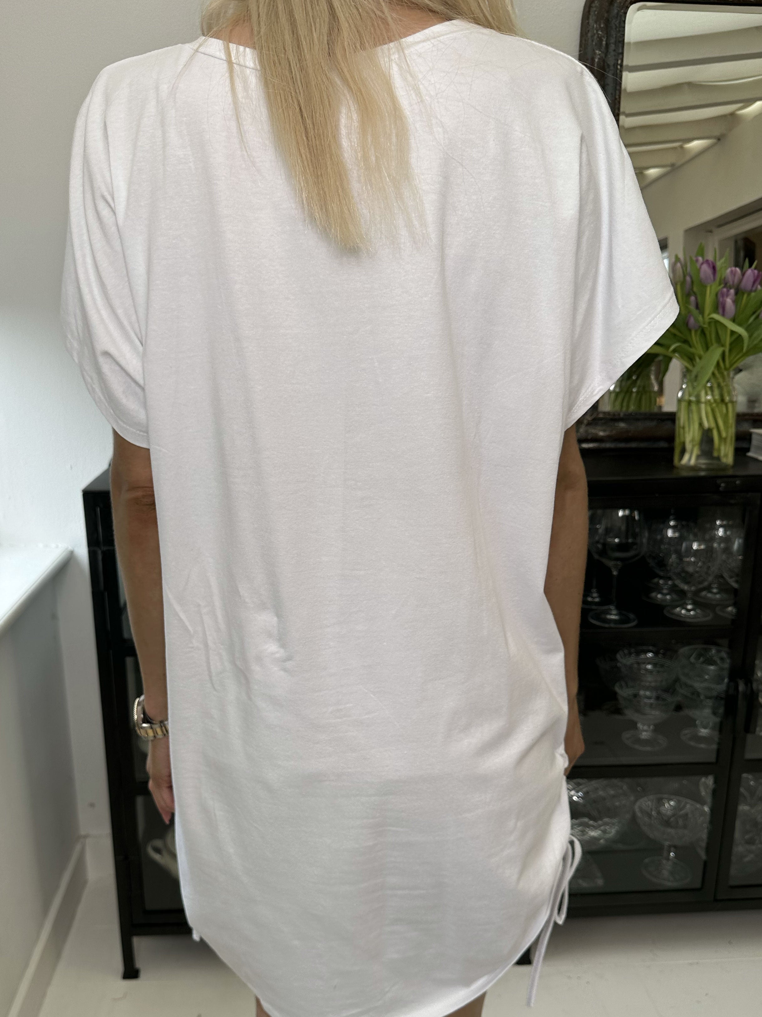 Linnea - T-shirt kjole med tekst og snøre