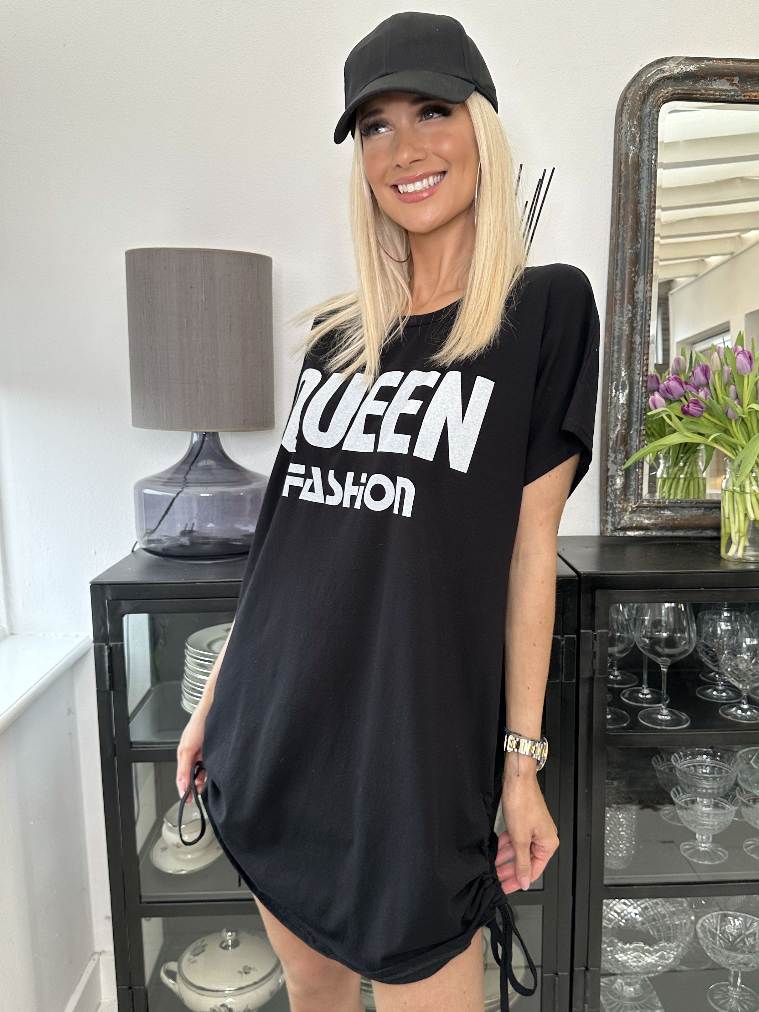 Linnea - T-shirt kjole med tekst og snøre