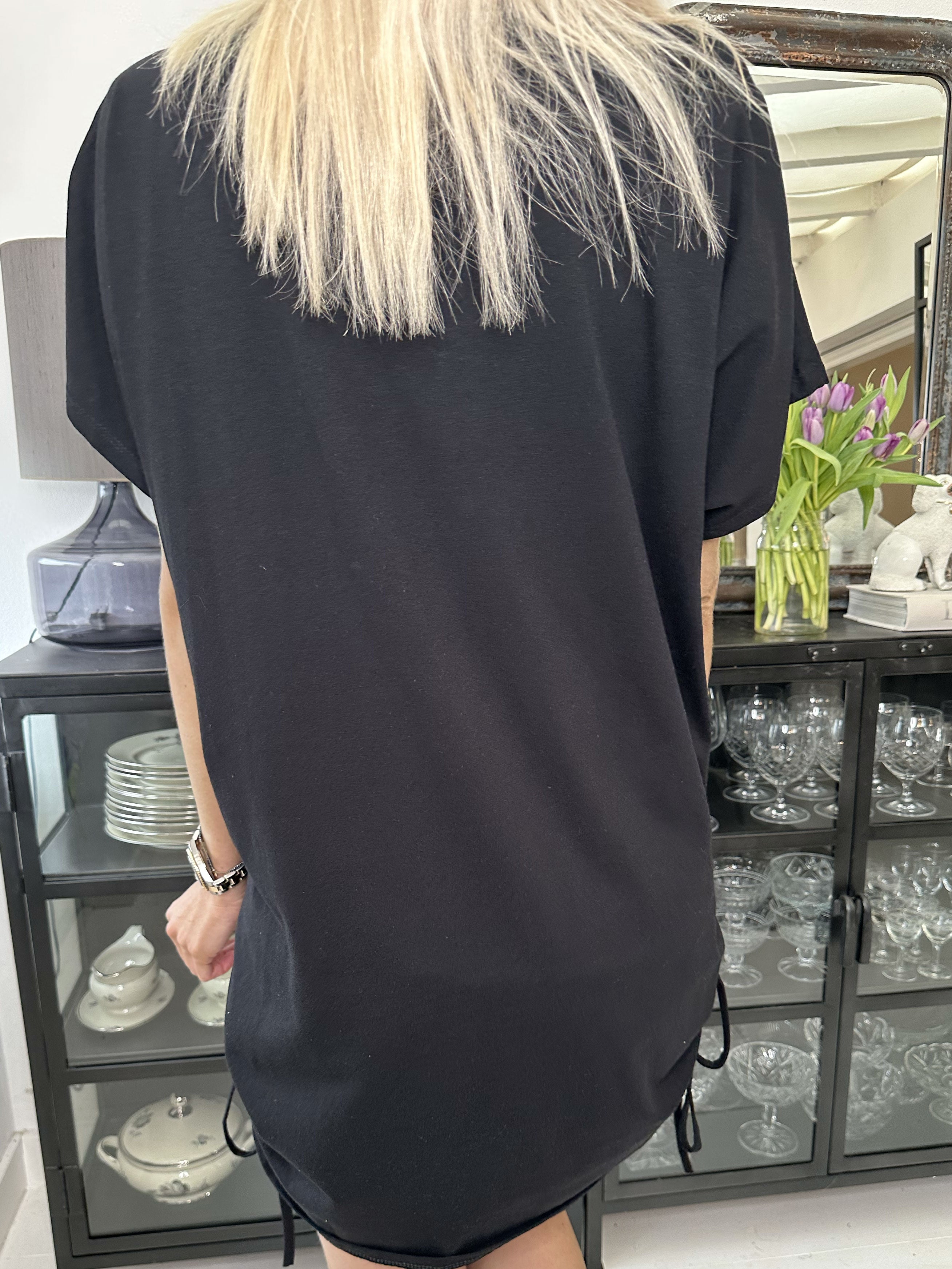 Linnea - T-shirt kjole med tekst og snøre