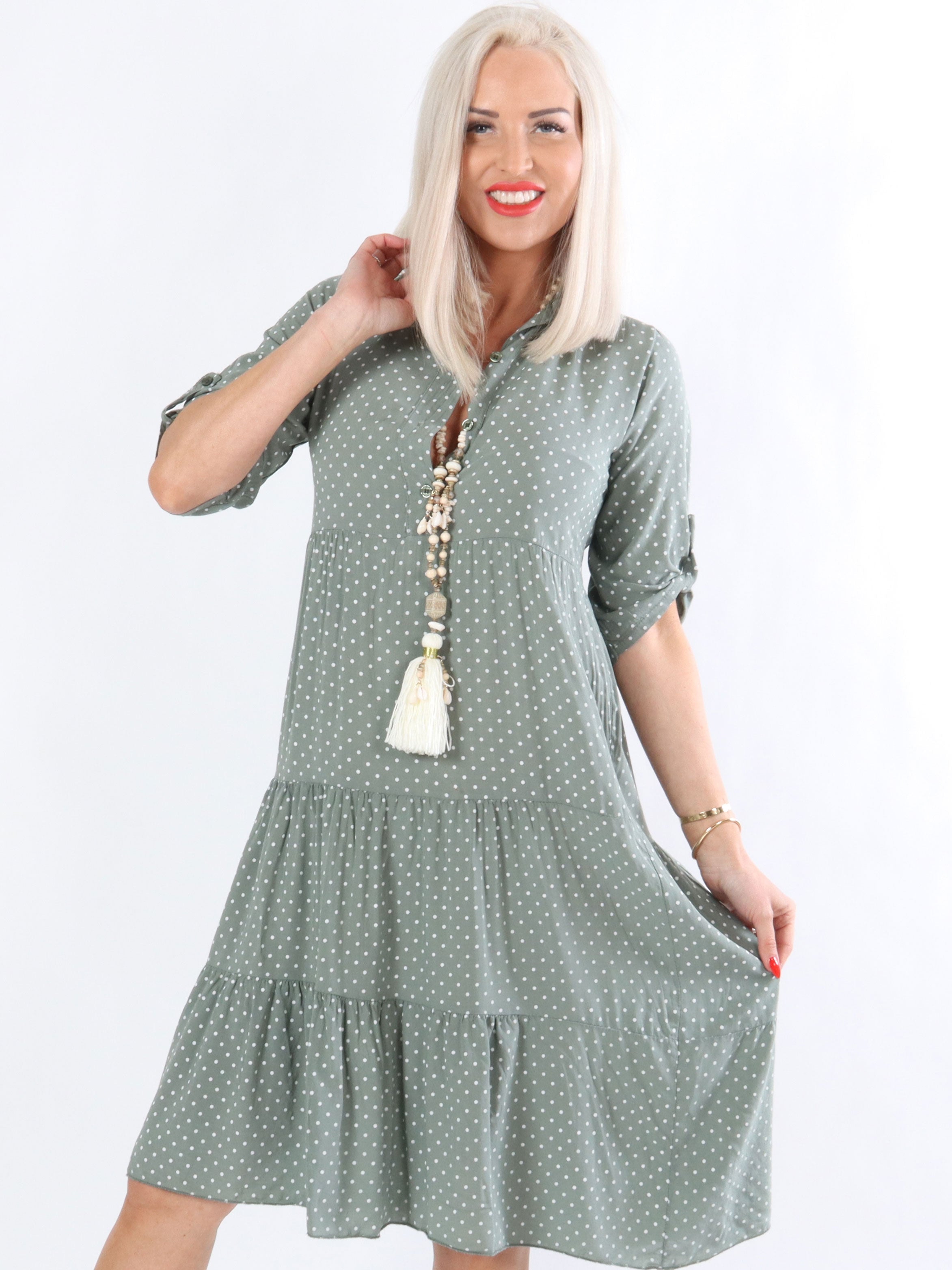 Linnet - Kjole med prikker i lag på lag look