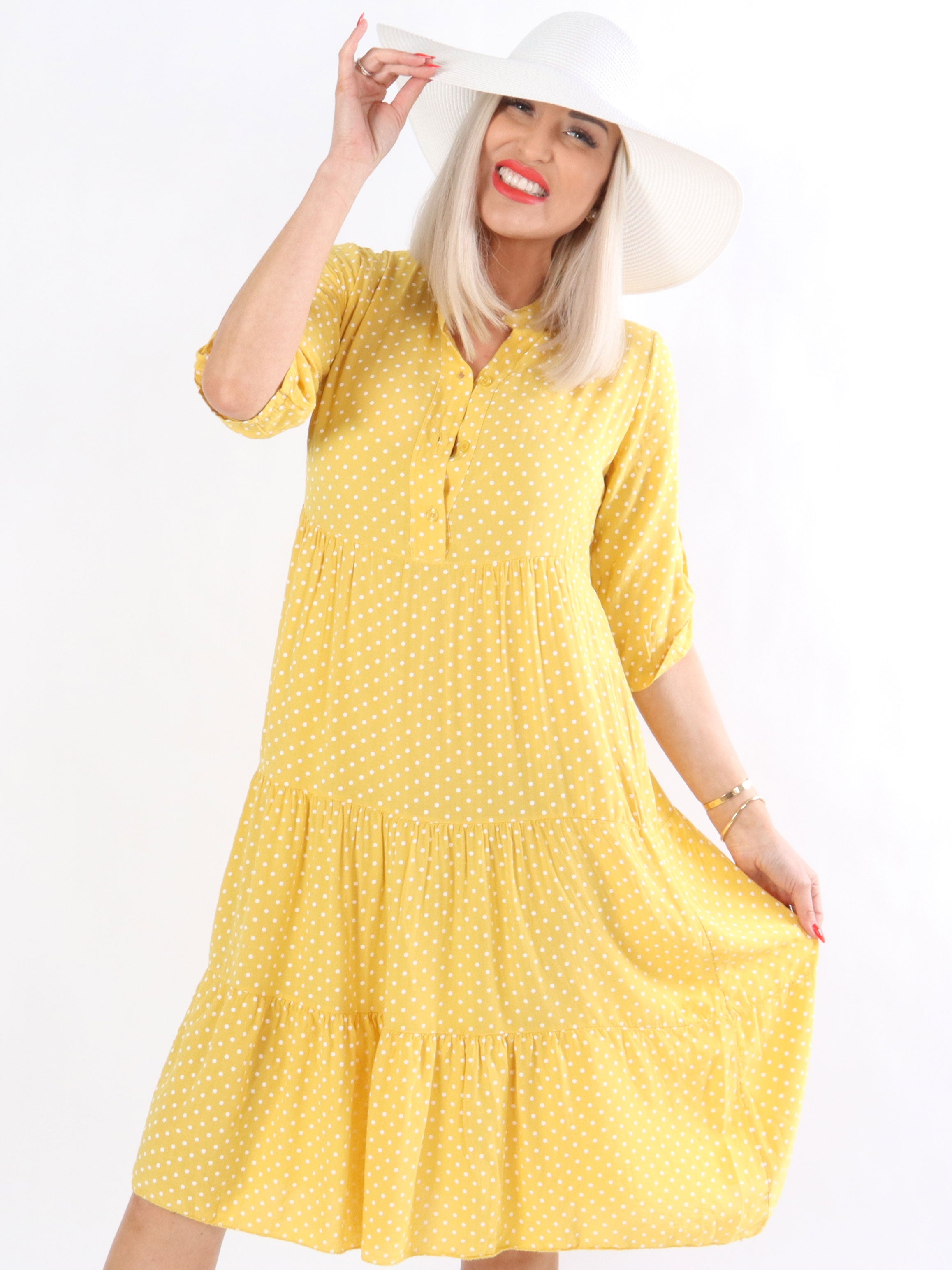 Linnet - Kjole med prikker i lag på lag look