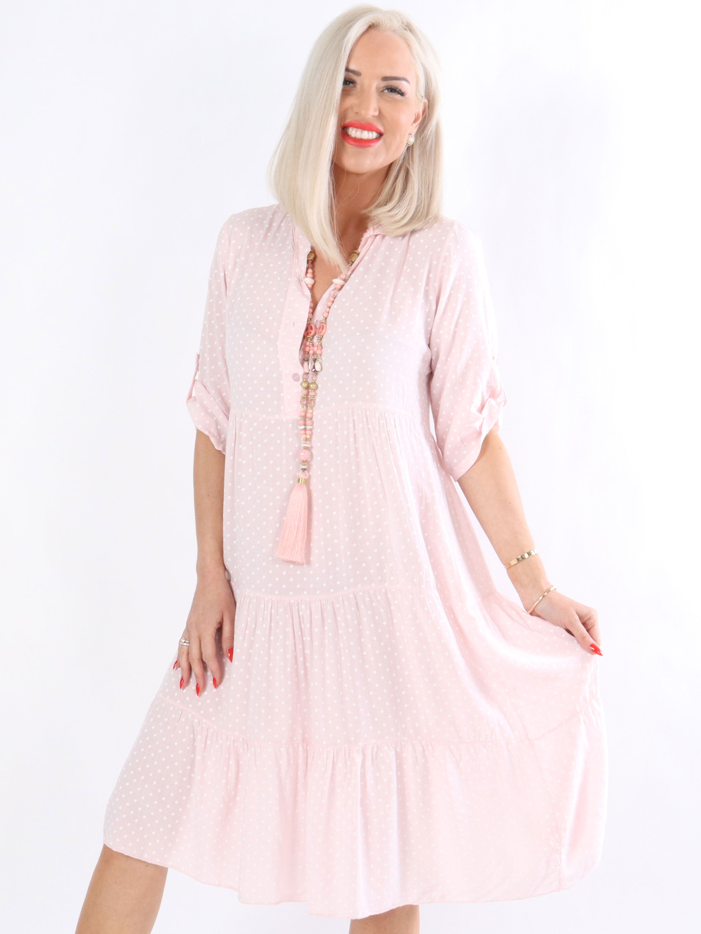 Linnet - Kjole med prikker i lag på lag look