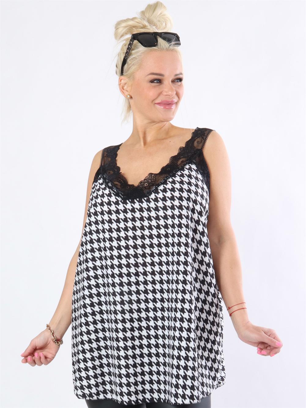 Lucianda - Top med blondestropper i silkelook