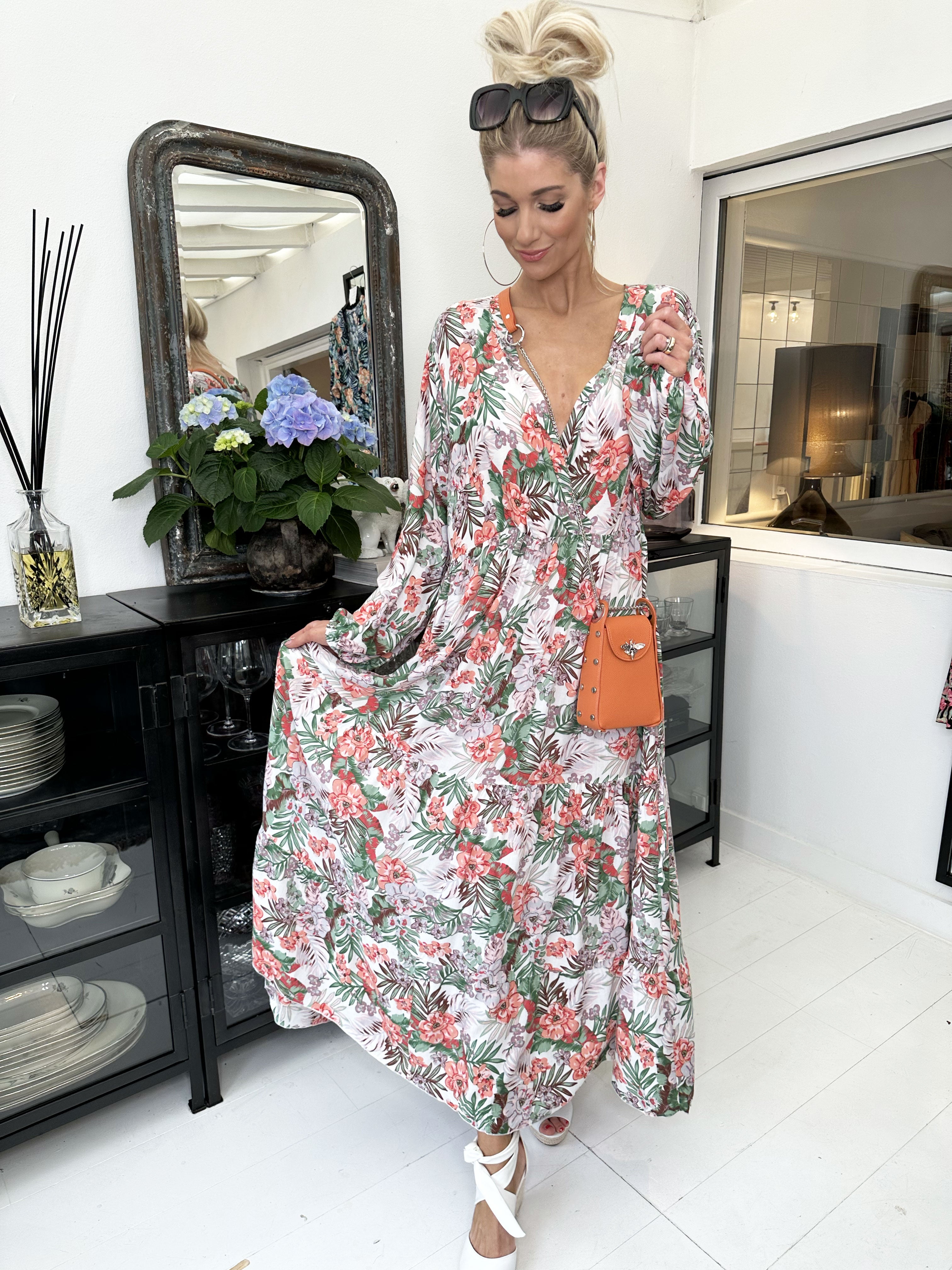 Alasca lydia - Kjole i blødt stof med palmeblade og blomster