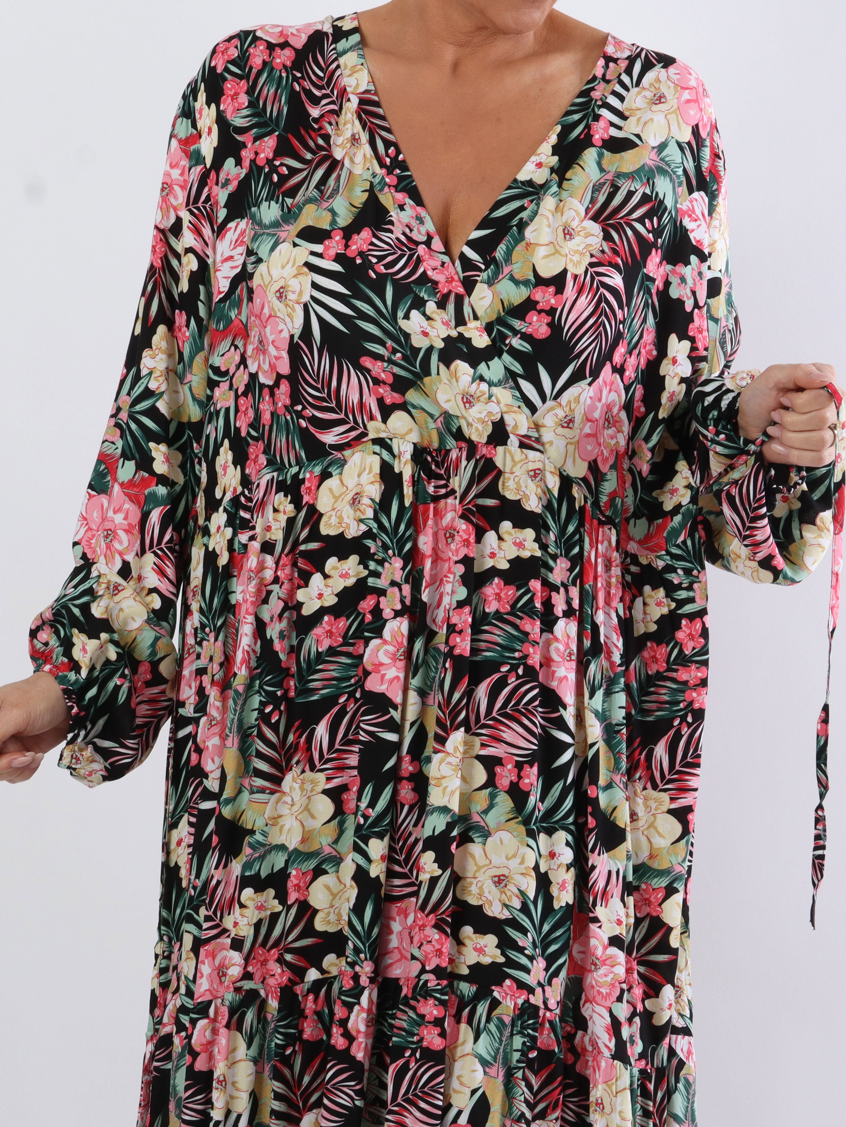 Alasca lydia - Plus size kjole i blødt stof med palmeblade og blomster