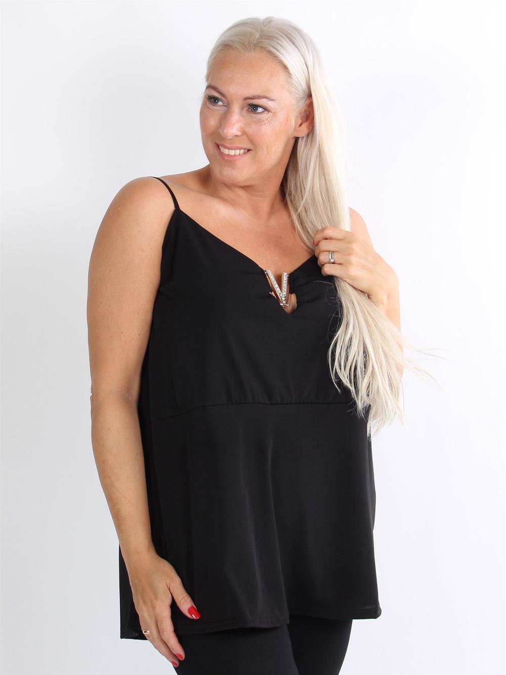 Lydia - Armygrøn top med guldsmykke ved brystet