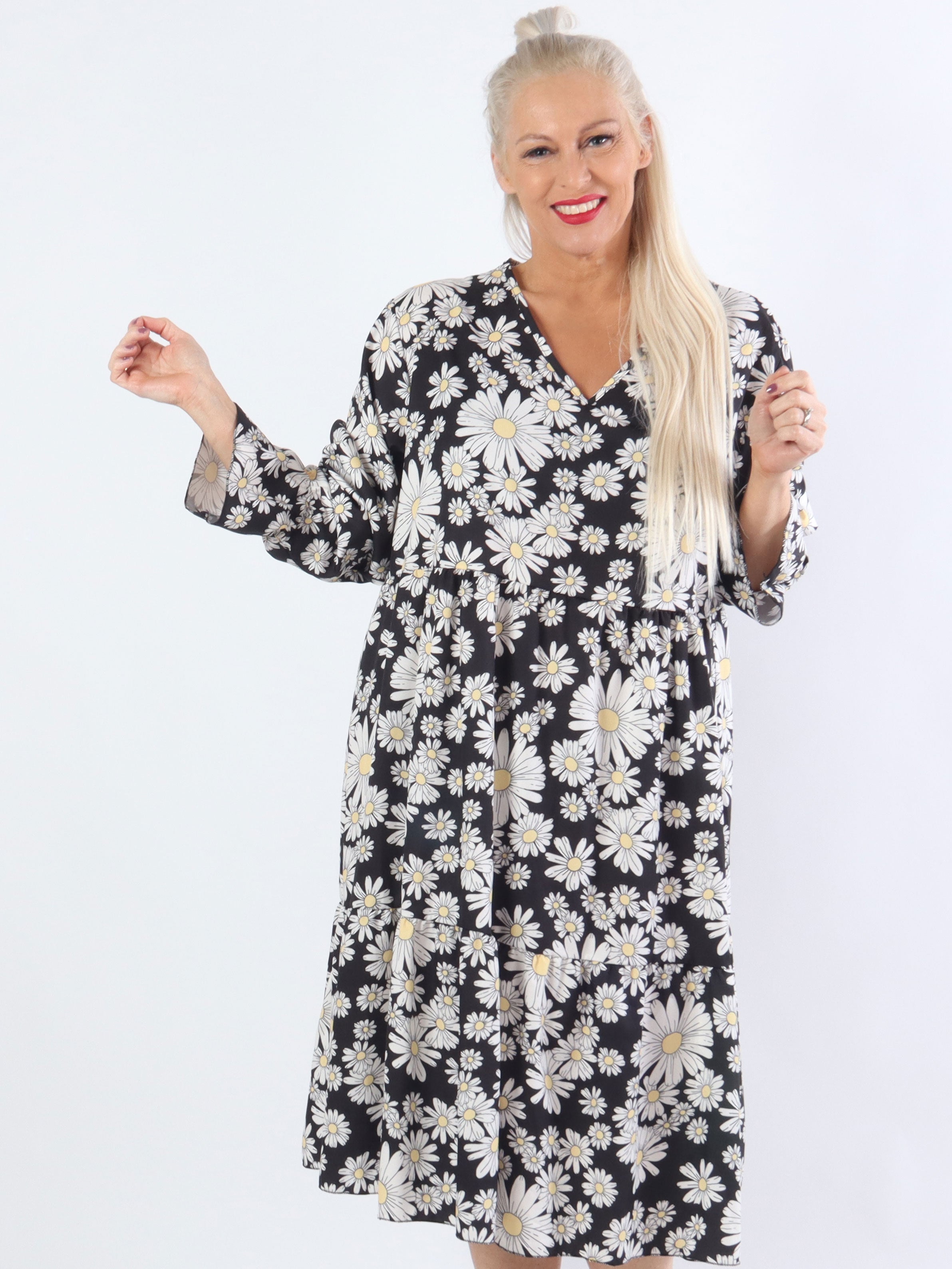 Marguerit - Sød plus size kjole med flot margueritprint