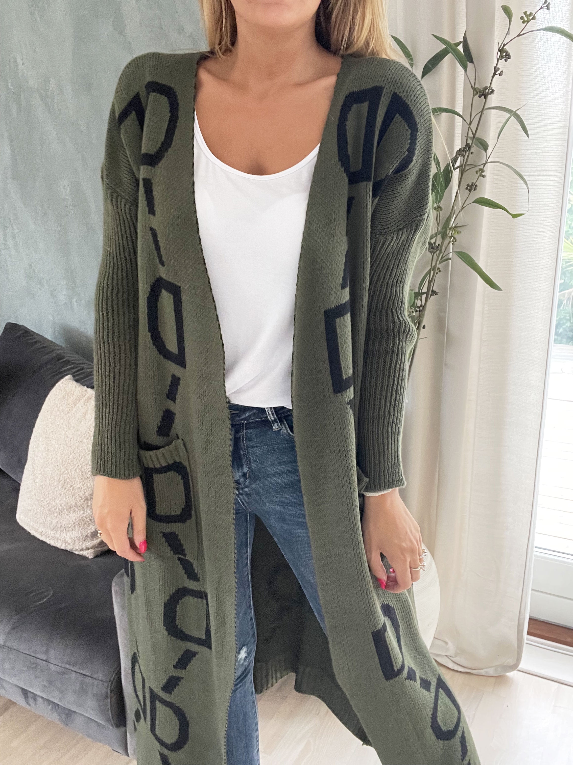 Mandy - Plus size strikcardigan med tekst og mønster