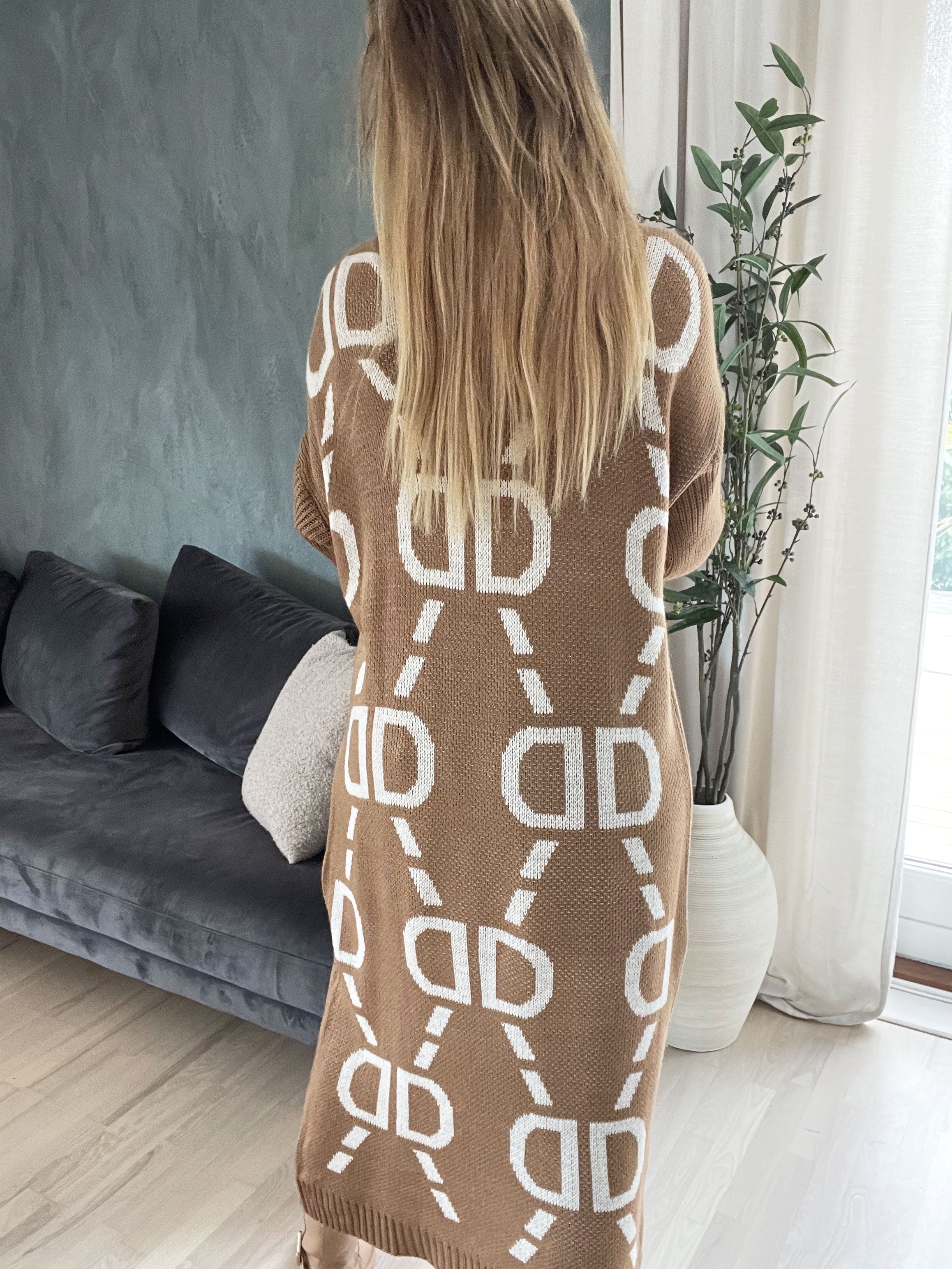 Mandy - Plus size strikcardigan med tekst og mønster