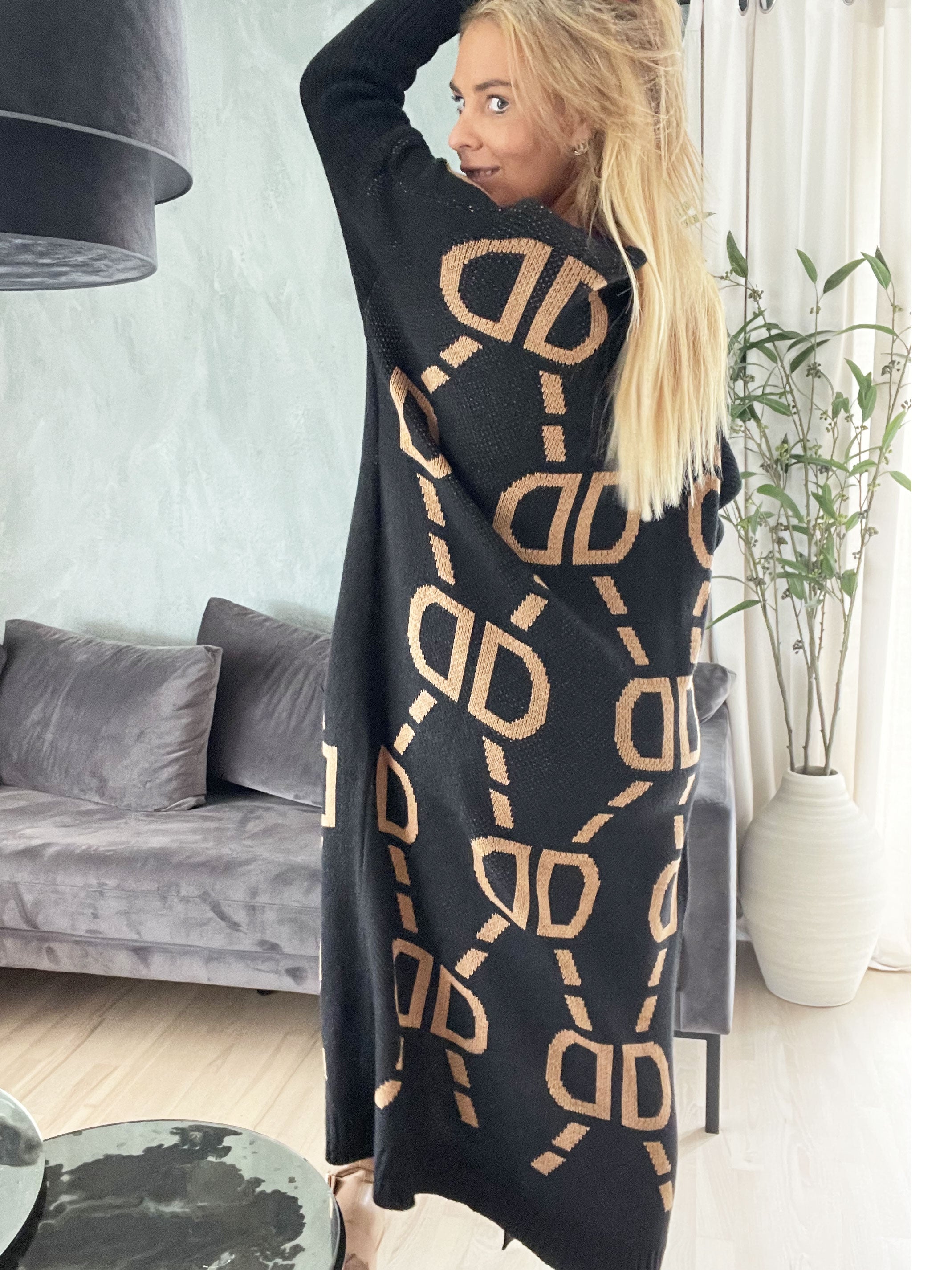 Mandy - Plus size strikcardigan med tekst og mønster