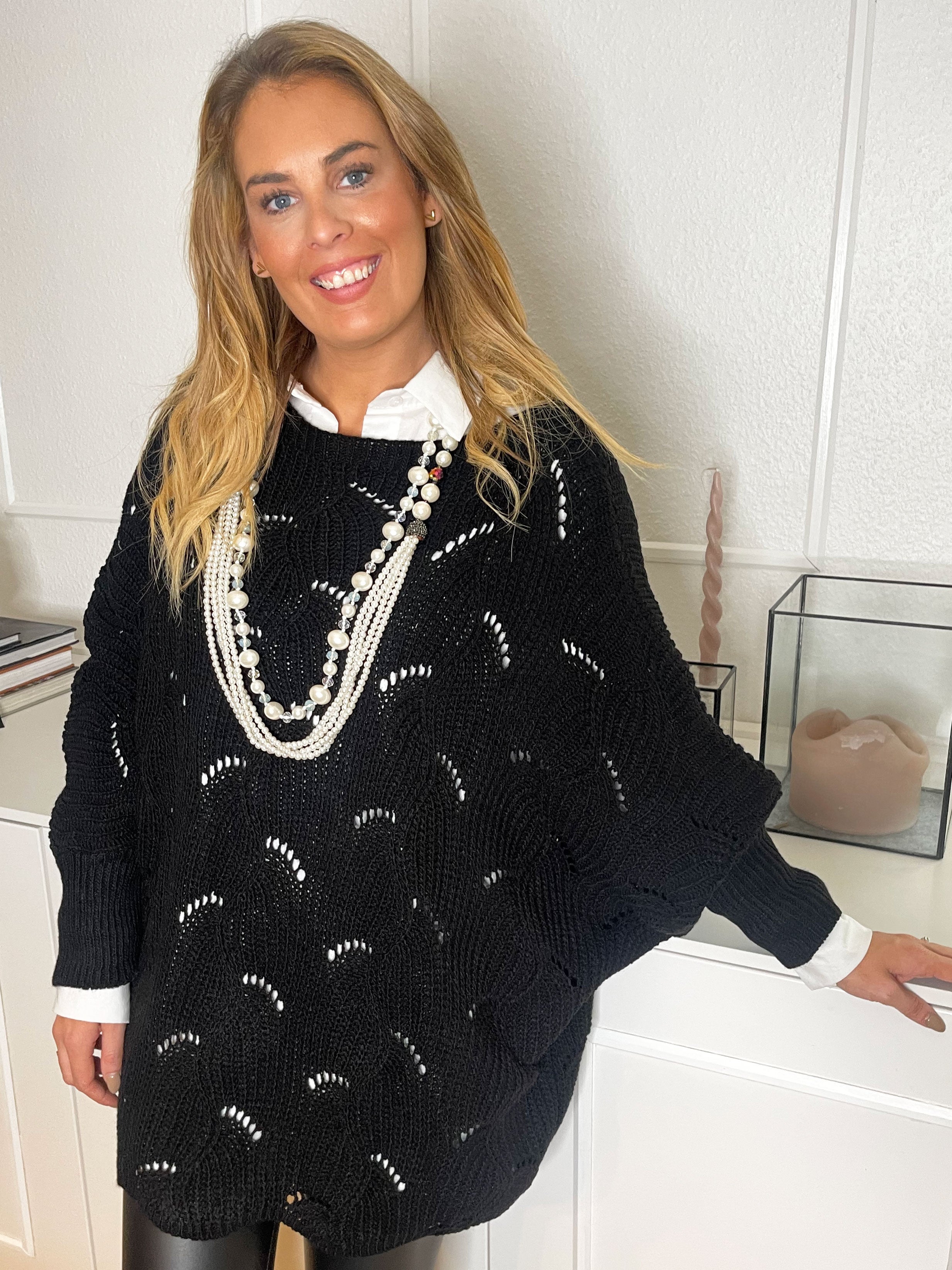 Manja - Strikbluse med hullet mønster