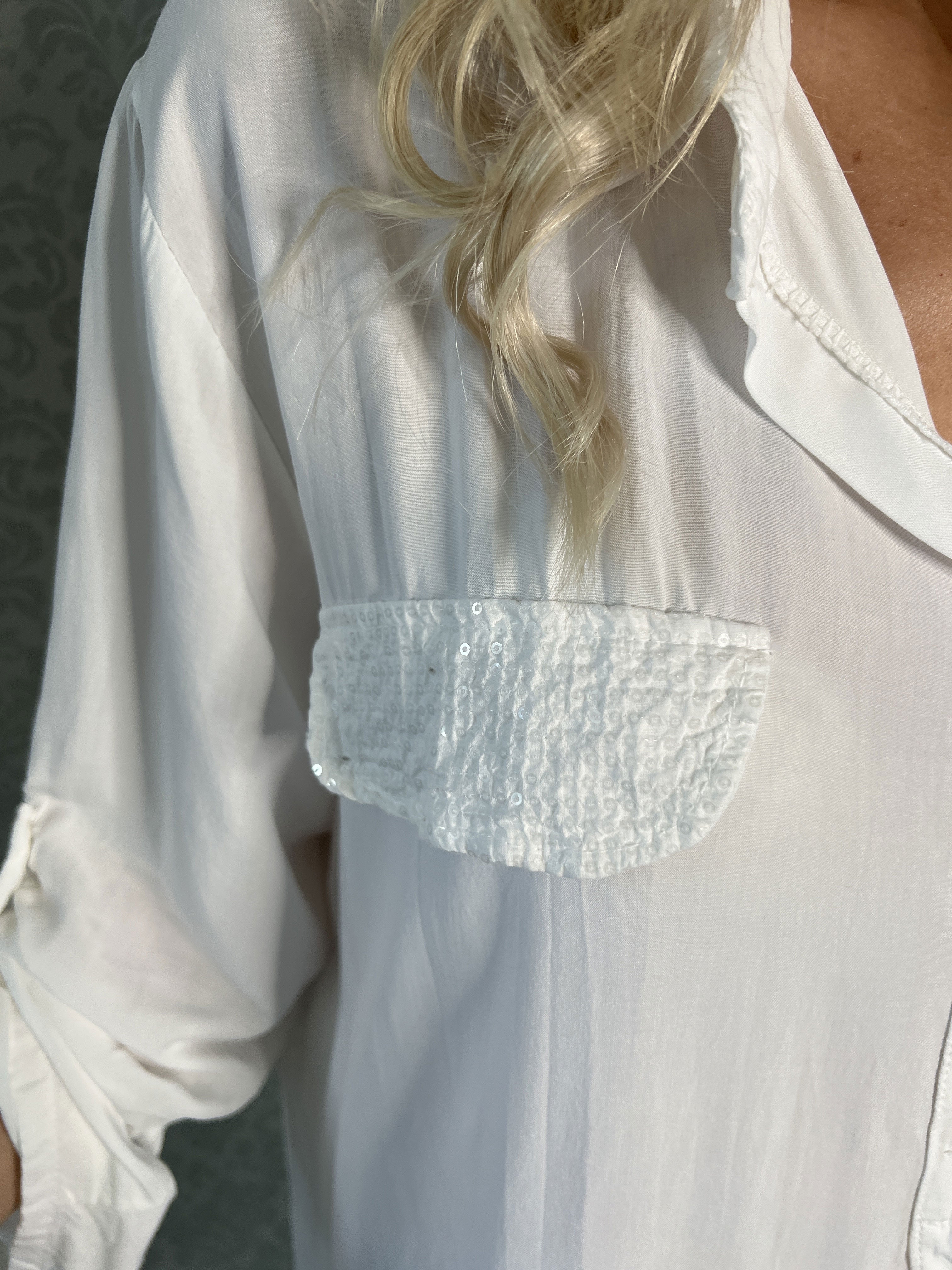 Marcelina - Fin skjorte med pailletlommer