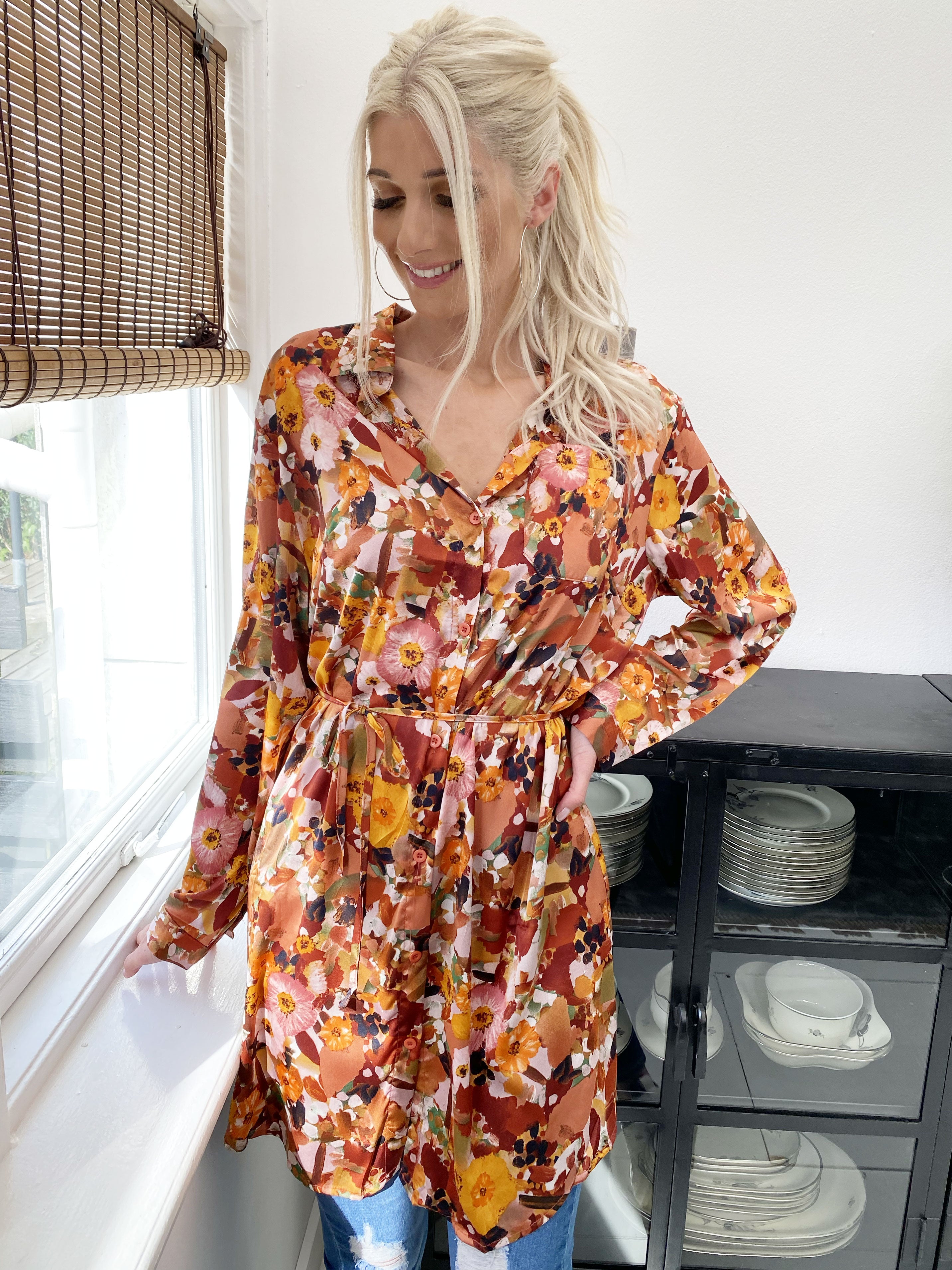 Marietia - Skjortekjole i silkelook med blomsterprint