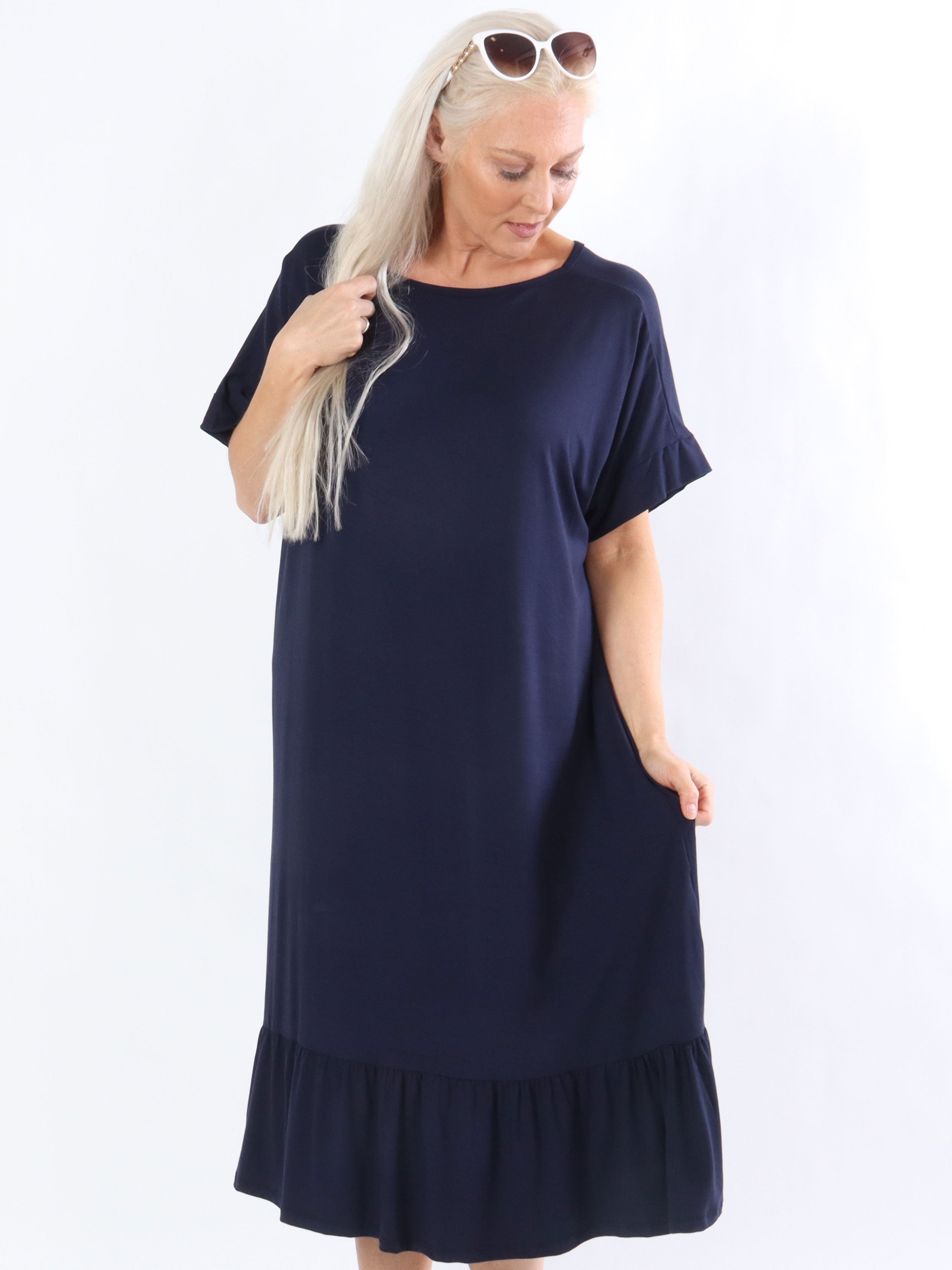 Marisol - Armygrøn jersey kjole med lille flæsekant