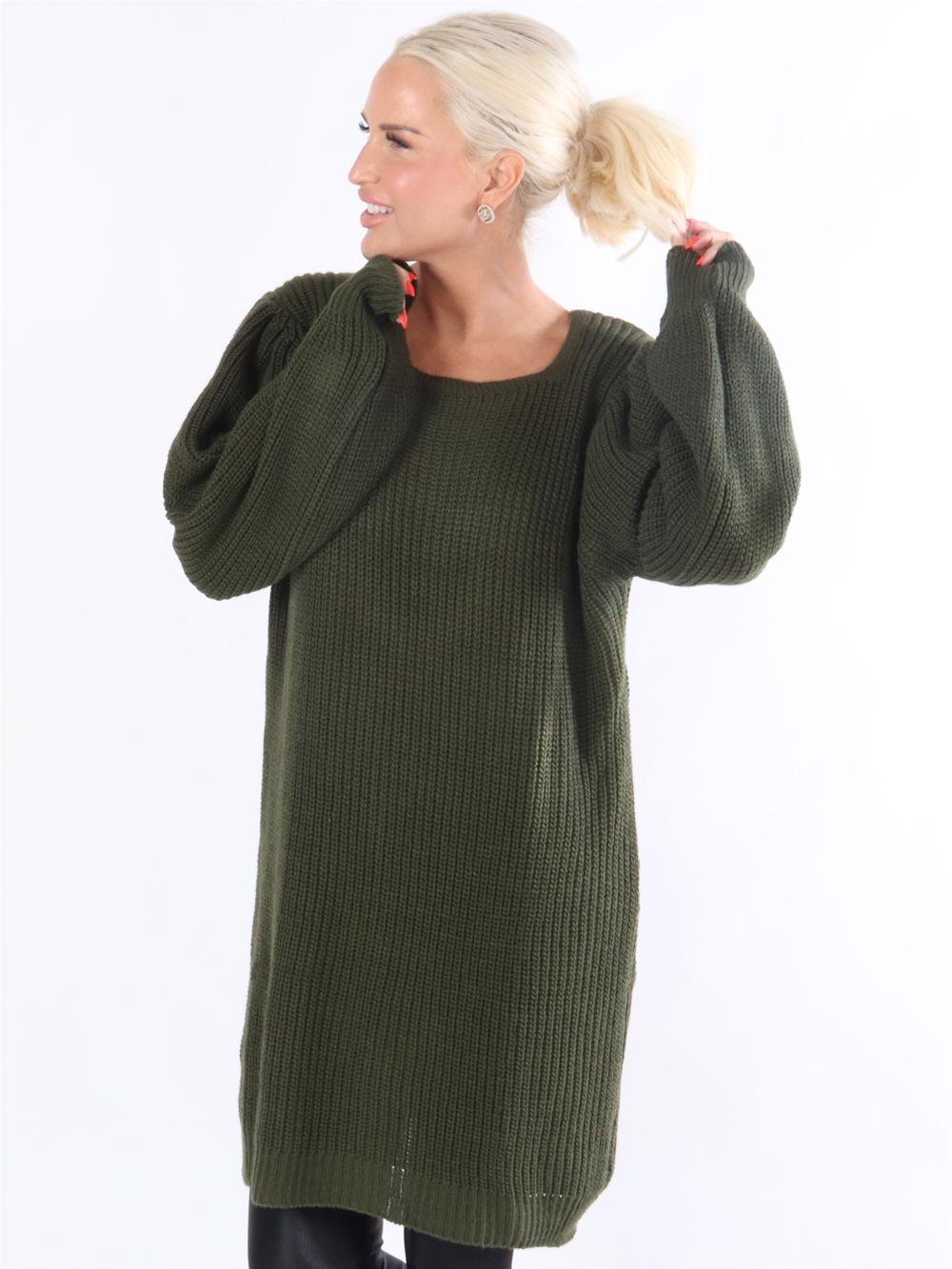 Mayse - Armygrøn sød strikkjole med ballonærmer
