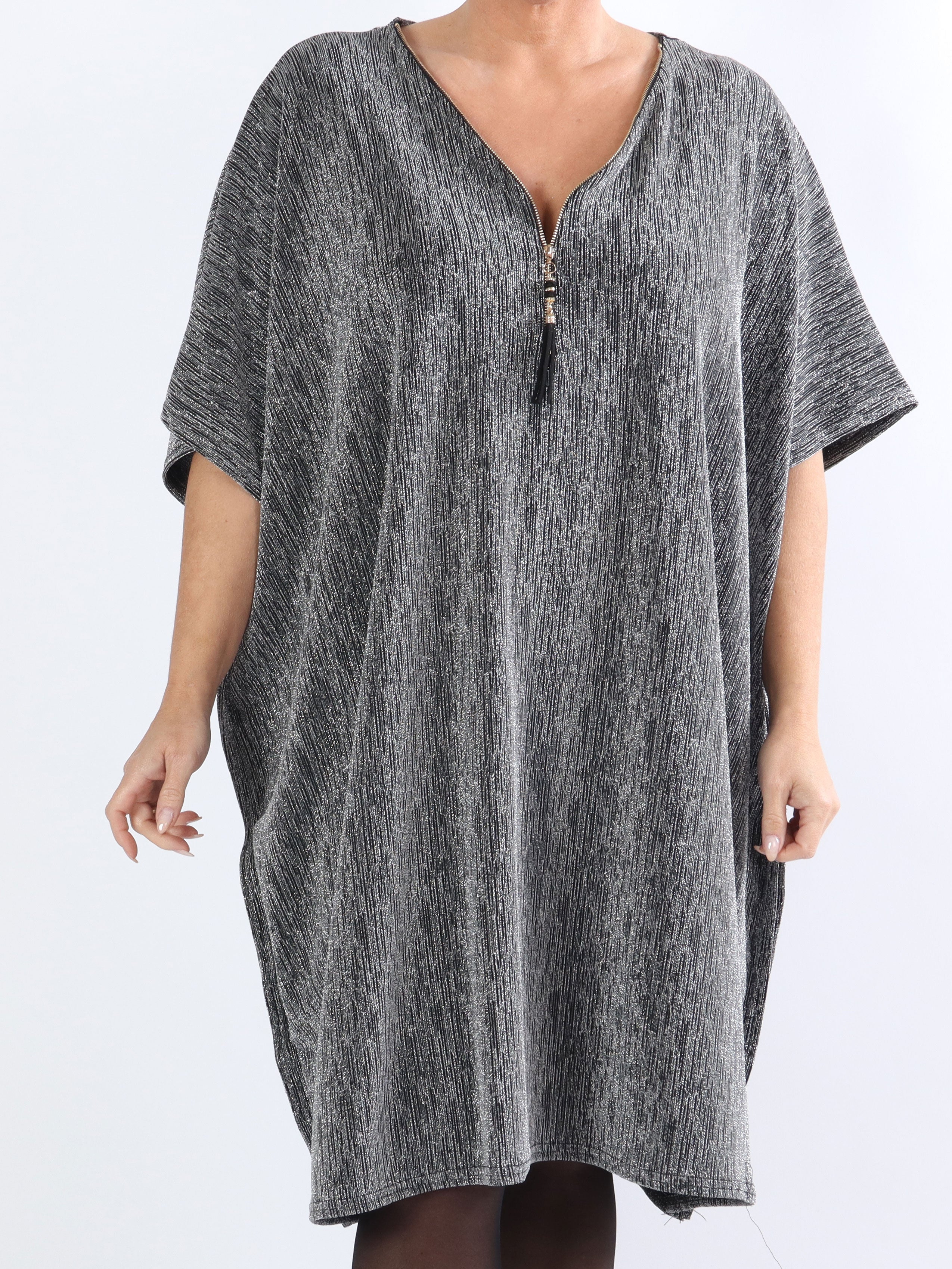 Mayte - Plus size glimmerkjole med lynlås