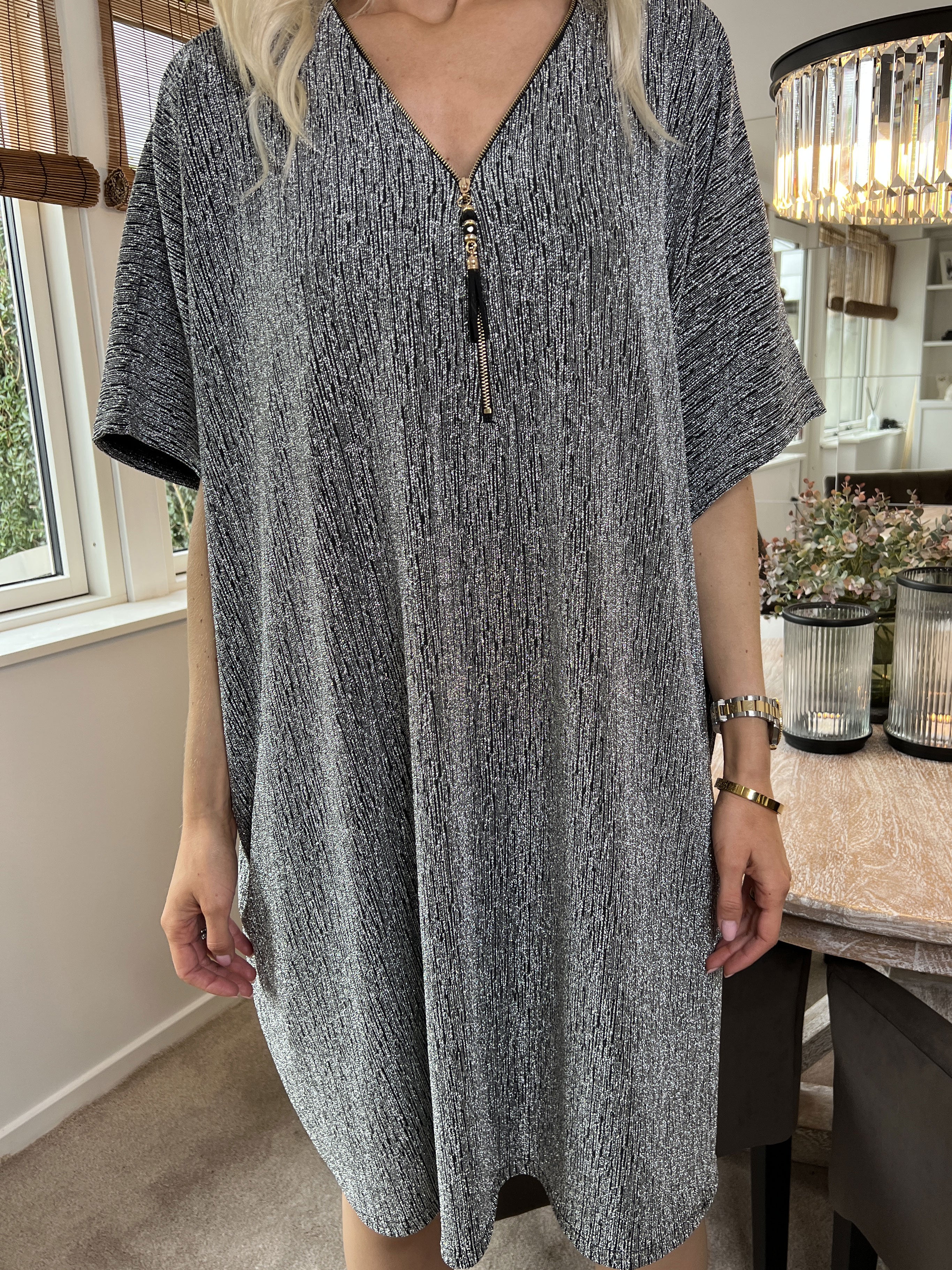 Mayte - Fin glimmerkjole med lynlås