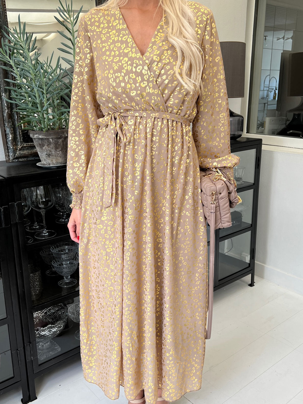 Melisse - Kjole med leopardprint og elastik under brystet