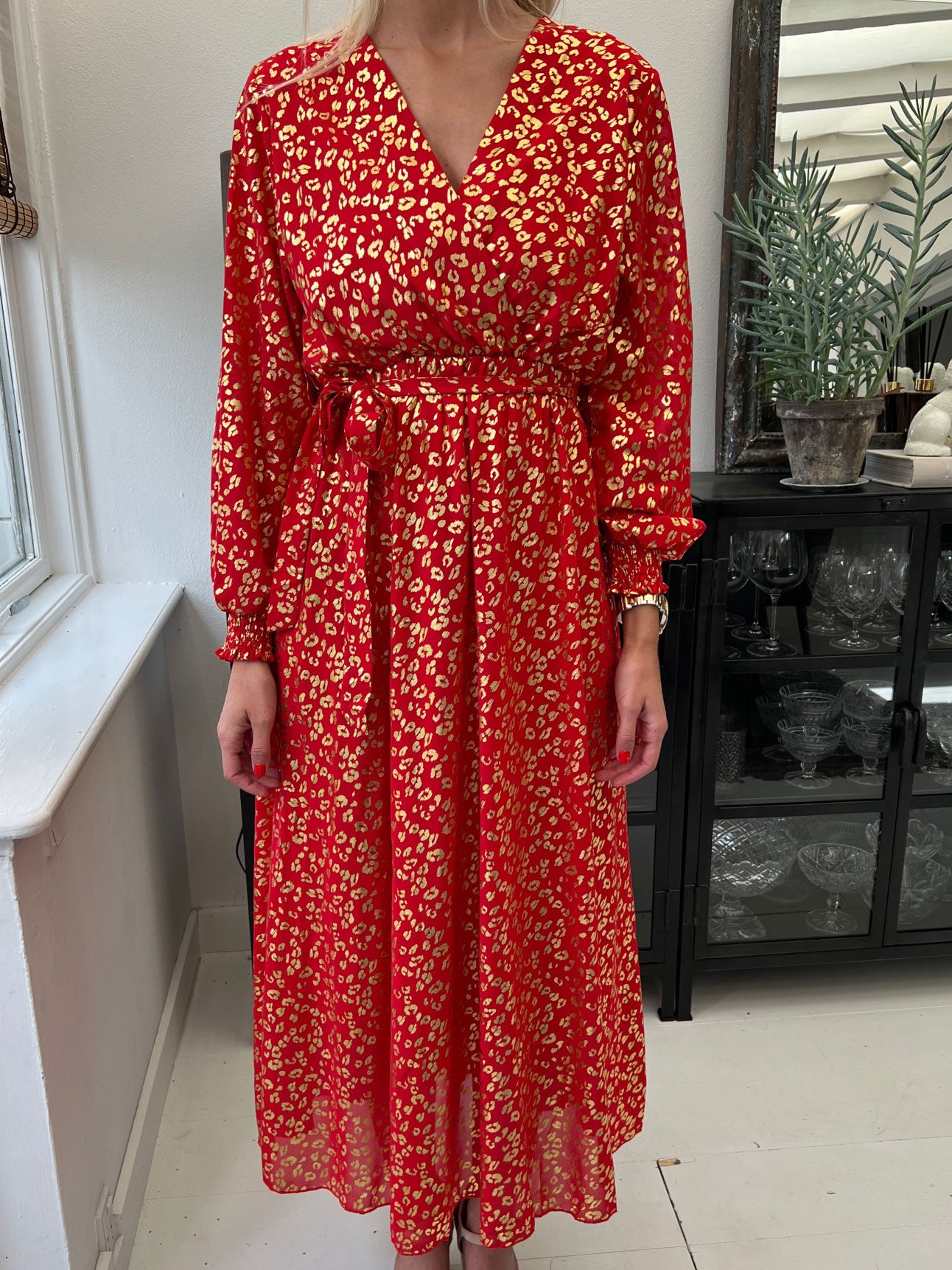 Melisse - Kjole med leopardprint og elastik under brystet